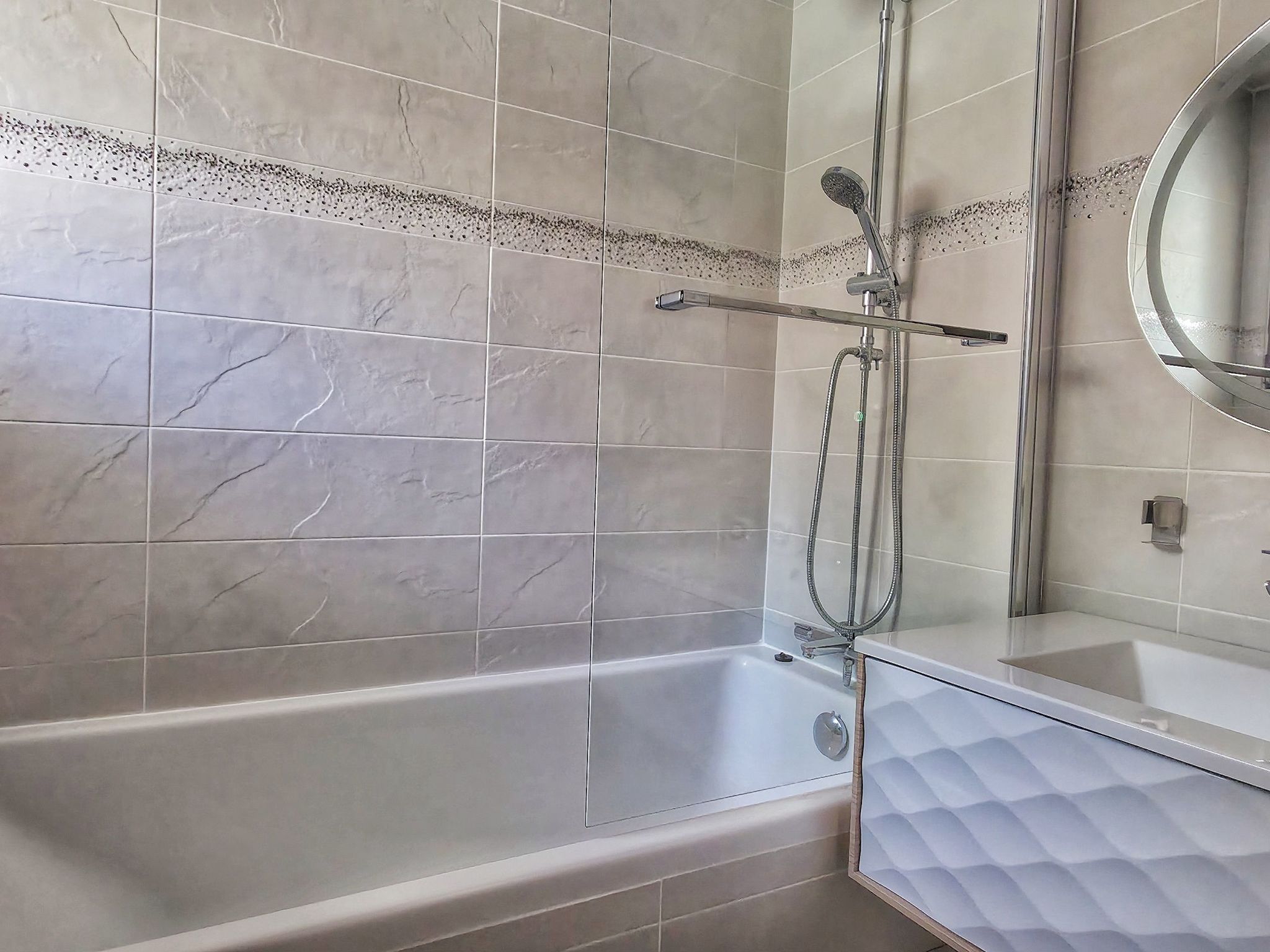 Bauernhaus aus Stein mit schöner Aussicht "Mas de Lysis".-Image-tags.info