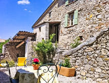 Authentiek stenen huis in groene oase bij Buis-les-Baronnies - thumbnail 1