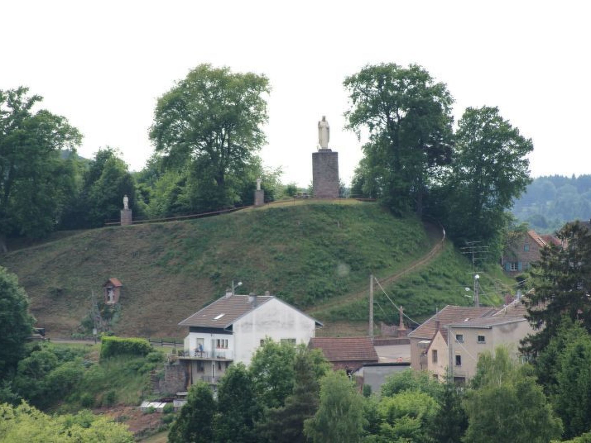 Das Gîte Fleuri mit einer herrlichen Aussicht-Binnen
