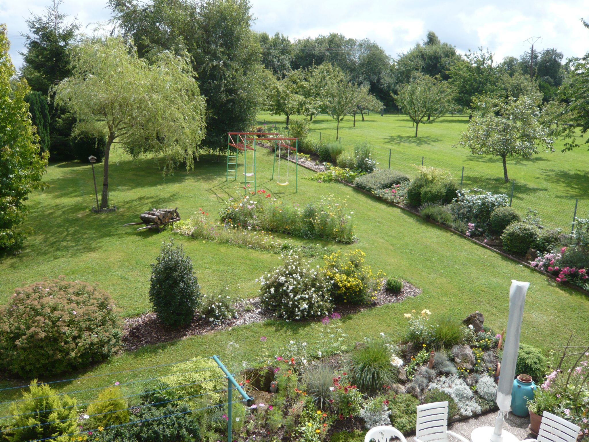 LES BRIMBELLES-Binnen