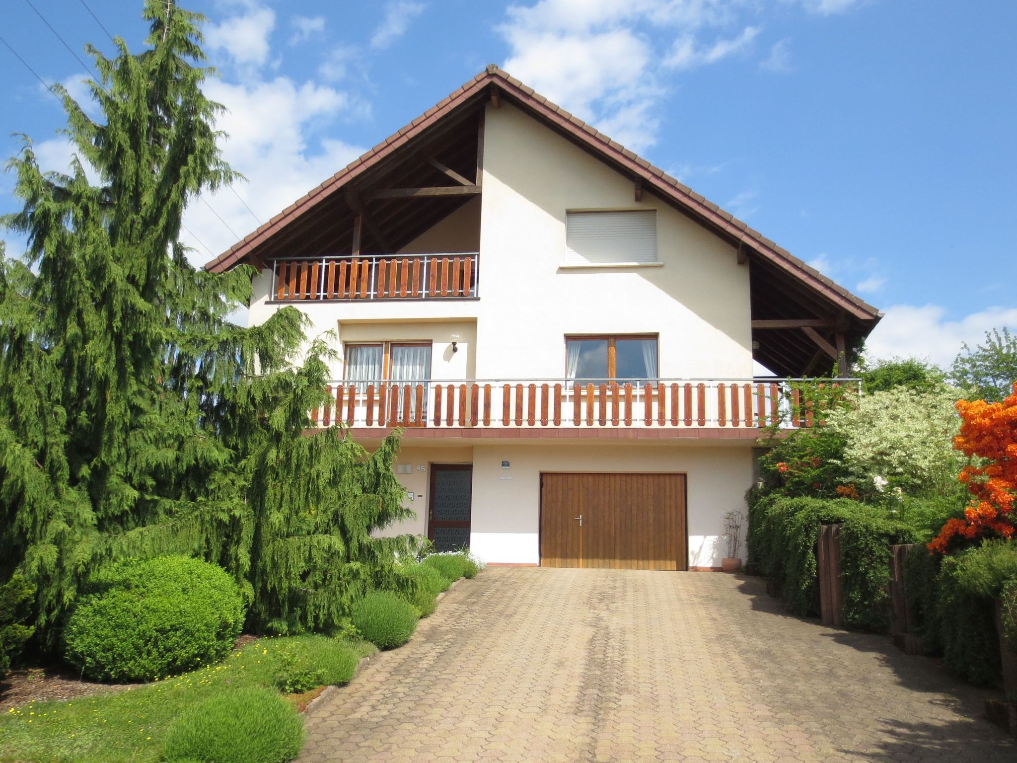 LES BRIMBELLES-Binnen