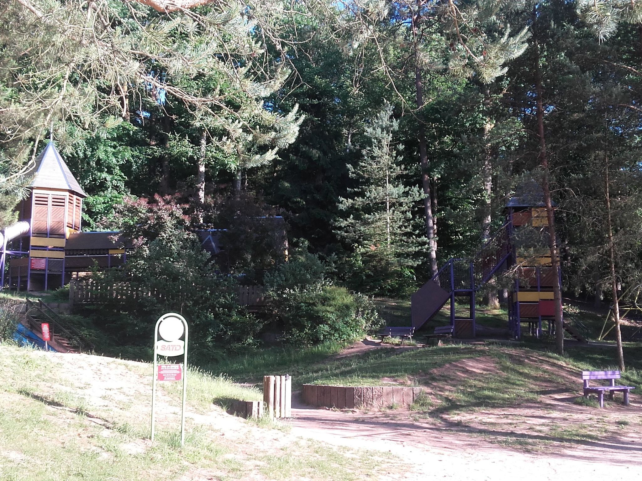 LES BRIMBELLES-Binnen