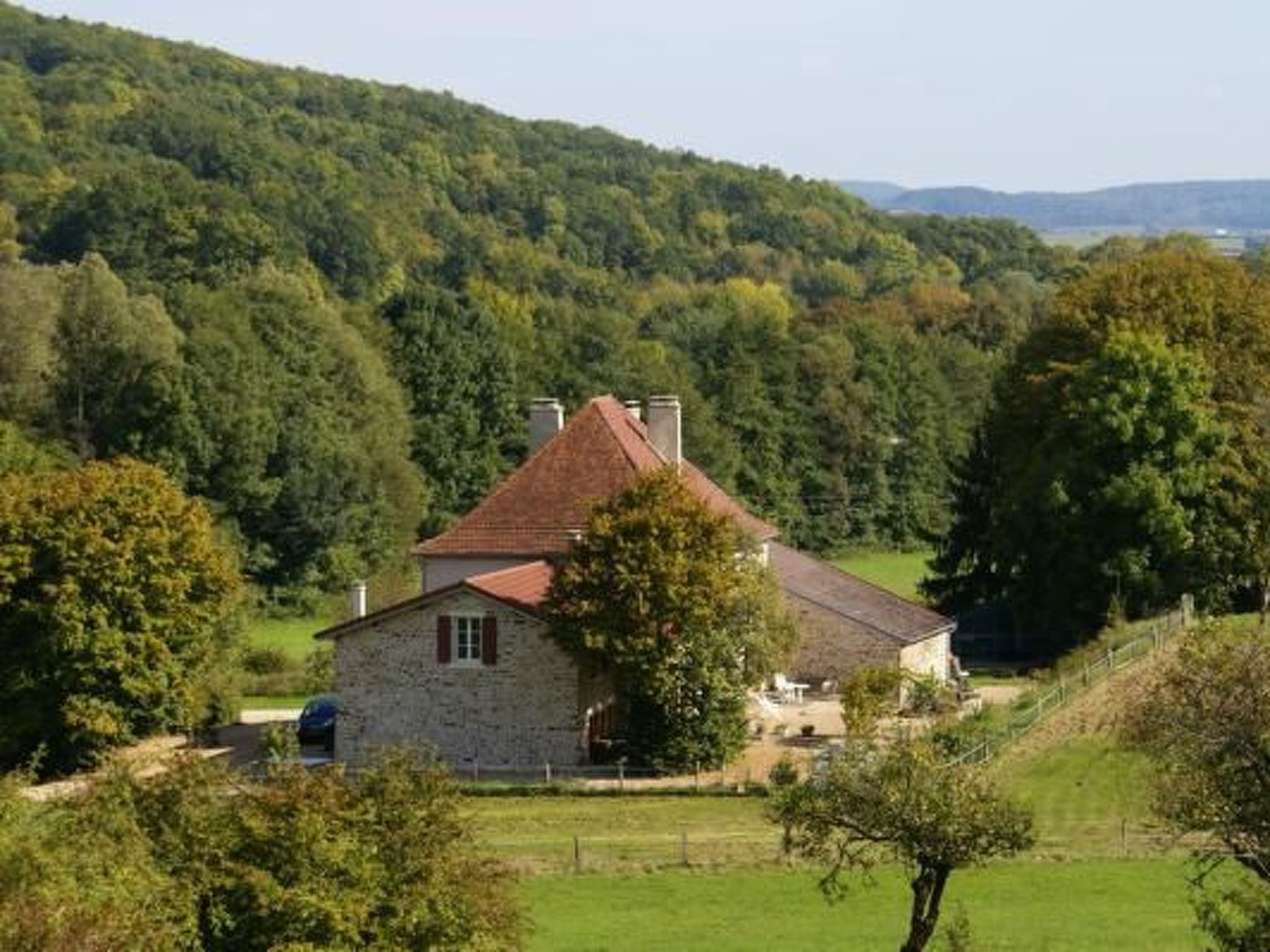 in Le Châtelet-Sur-Meuse mit Grill, Garten und Terrasse
