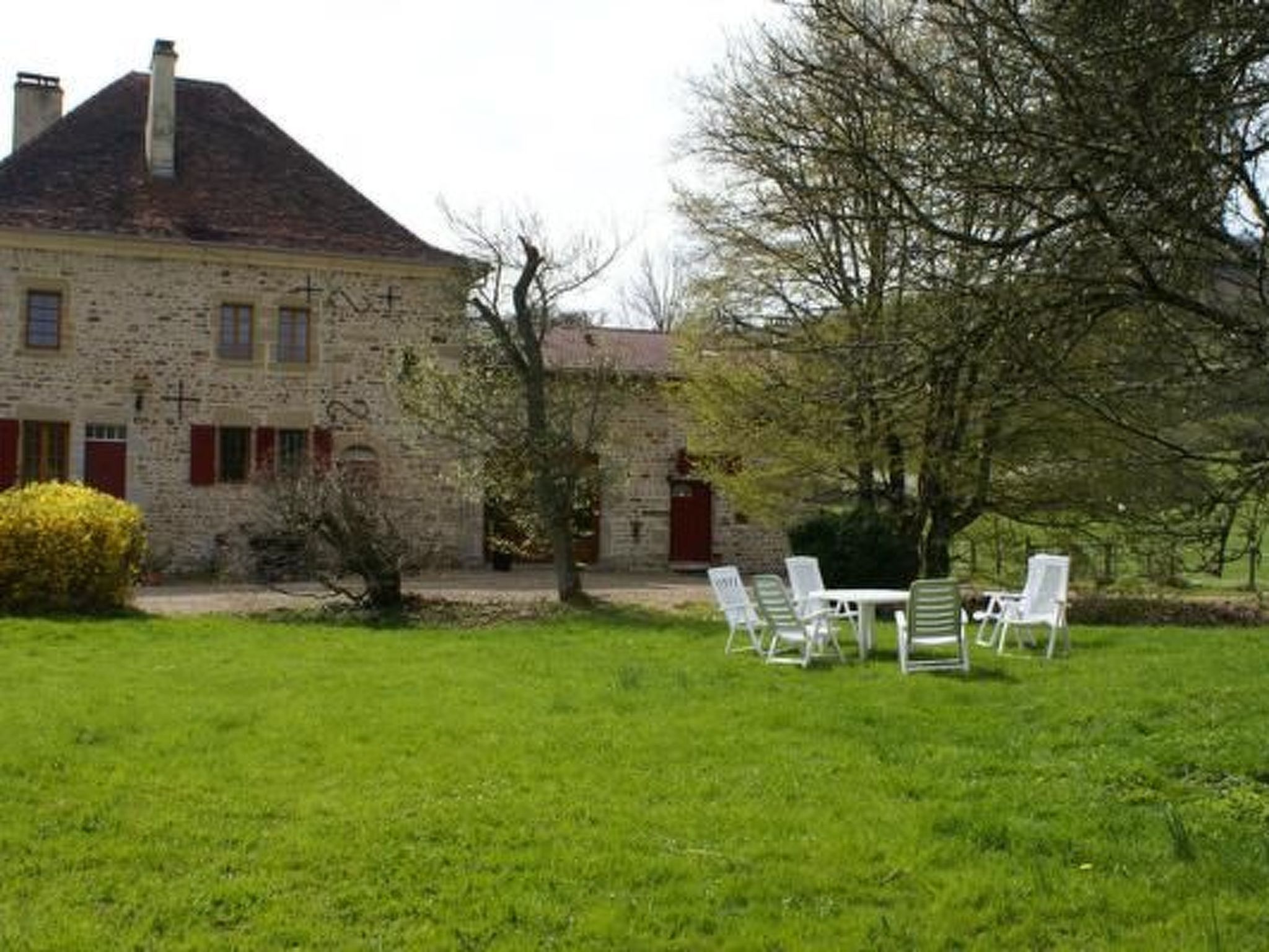 in Le Châtelet-Sur-Meuse mit Grill, Garten und Terrasse
