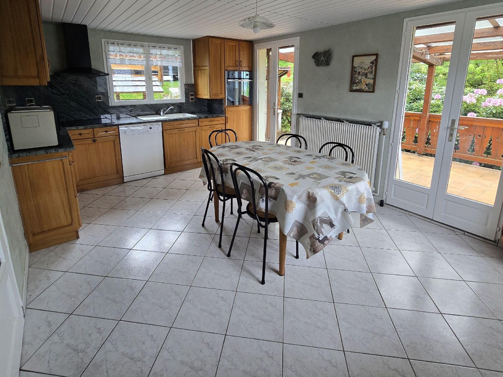 Le Chalet Sous Les Sapins, mit Swimmingpool, Sauna-Binnen