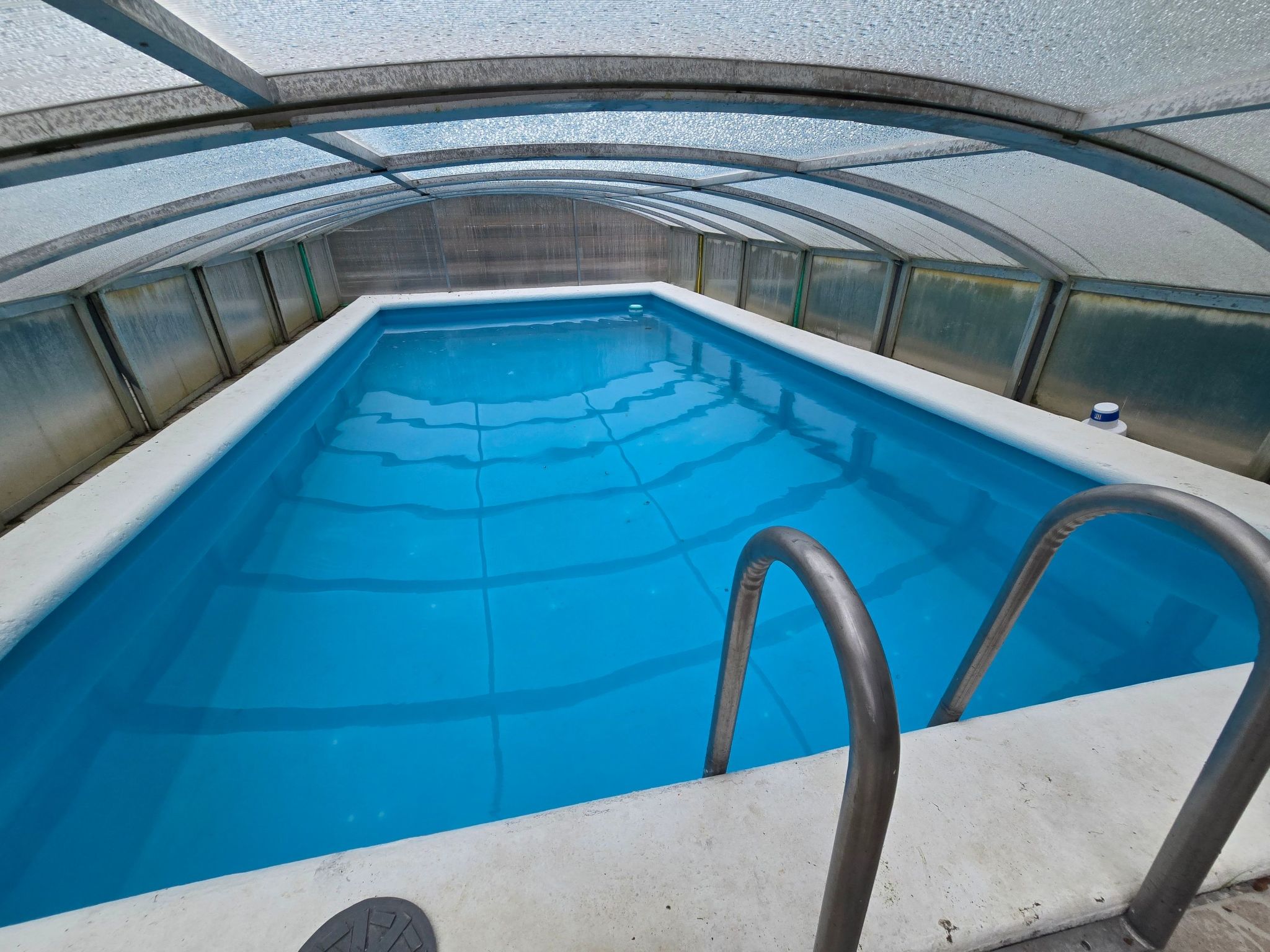 Le Chalet Sous Les Sapins, mit Swimmingpool, Sauna-Binnen