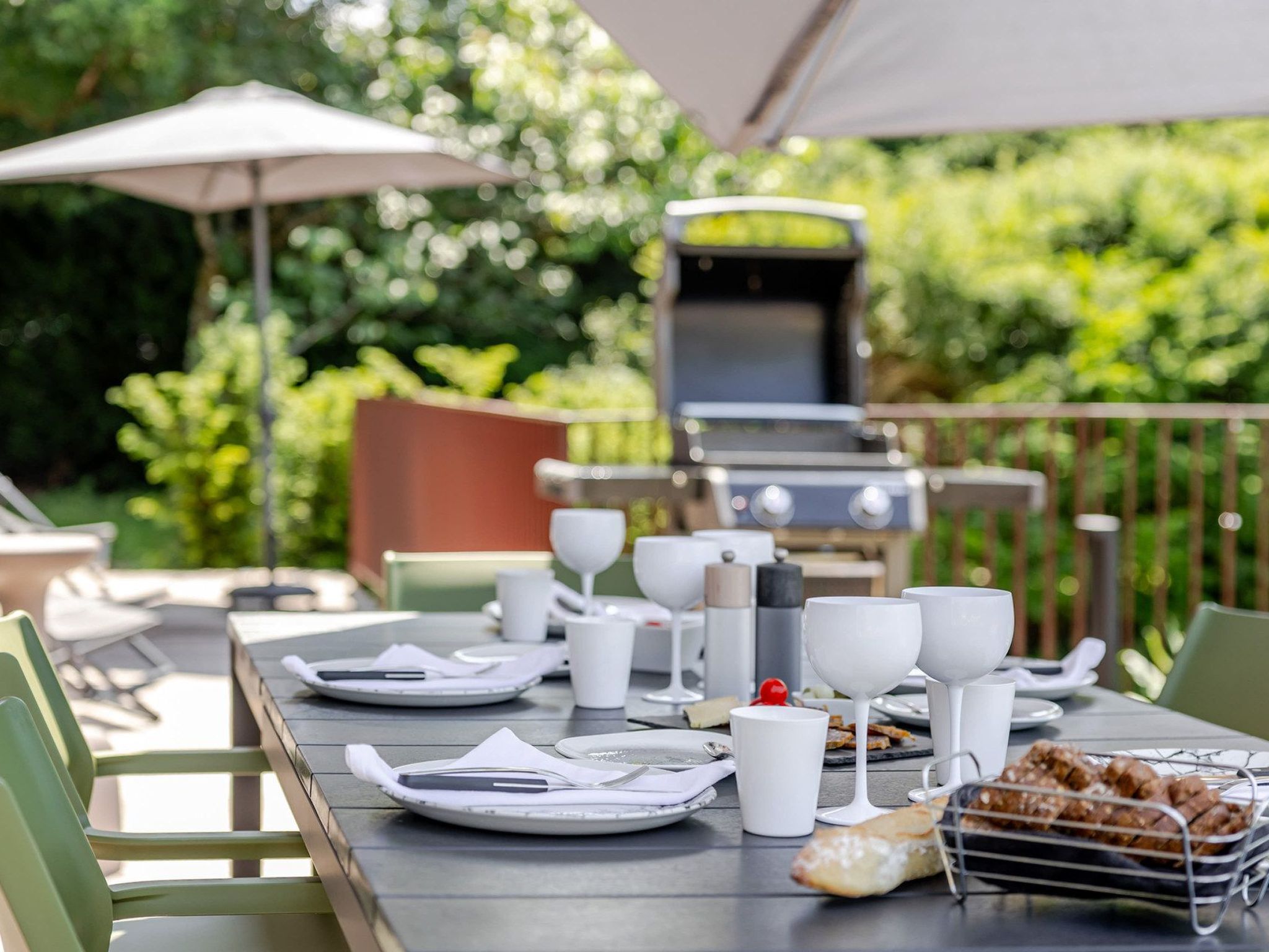 Photo of Loge aux Loups, Innenpool, Sauna, nahe am See