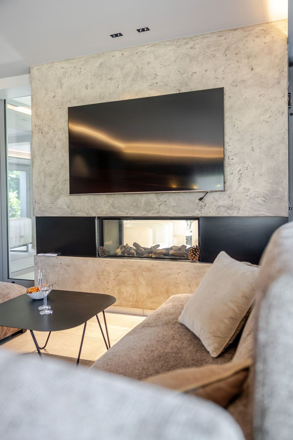 Photo of Loge aux Loups, Innenpool, Sauna, nahe am See