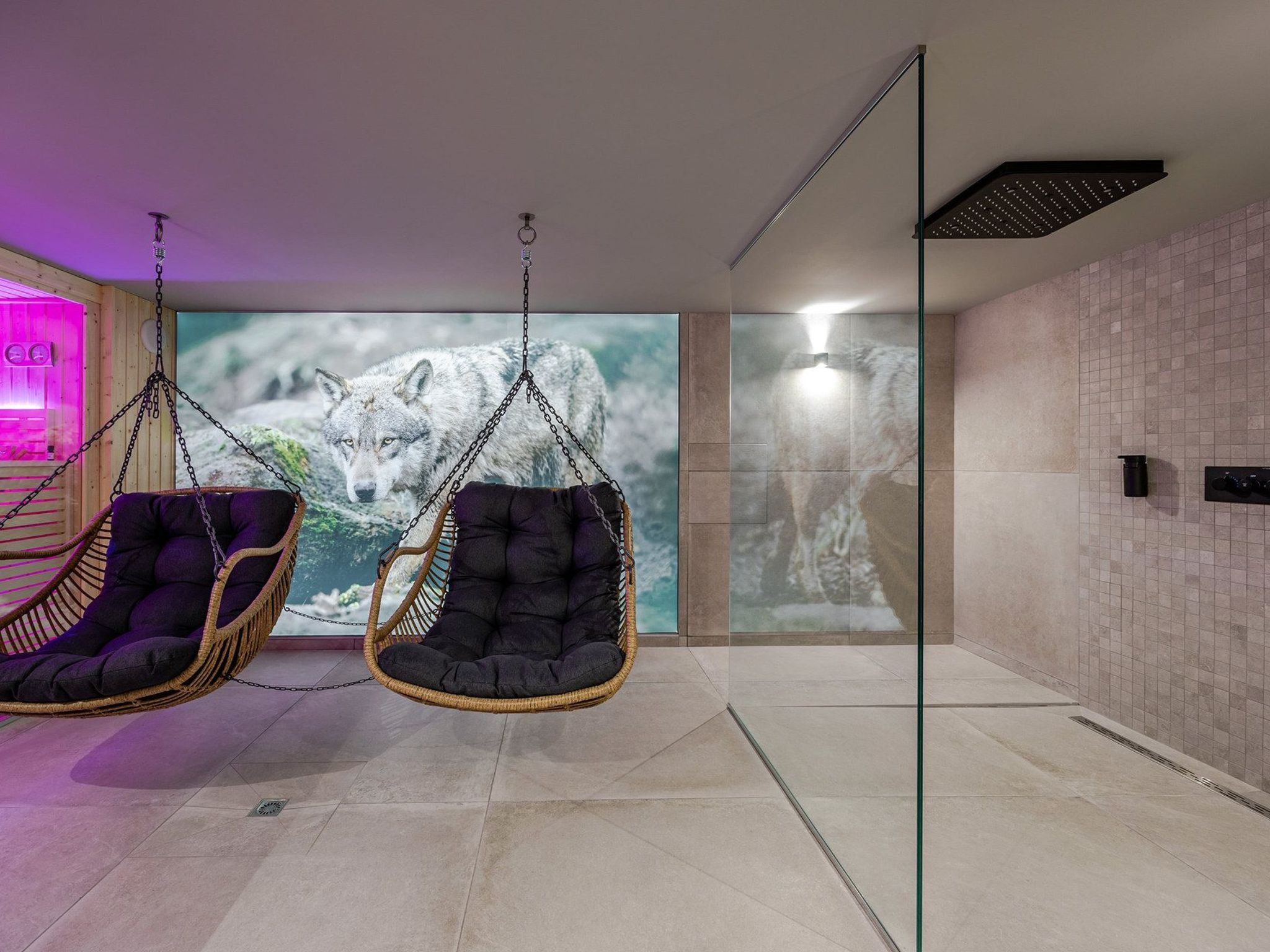 Photo of Loge aux Loups, Innenpool, Sauna, nahe am See