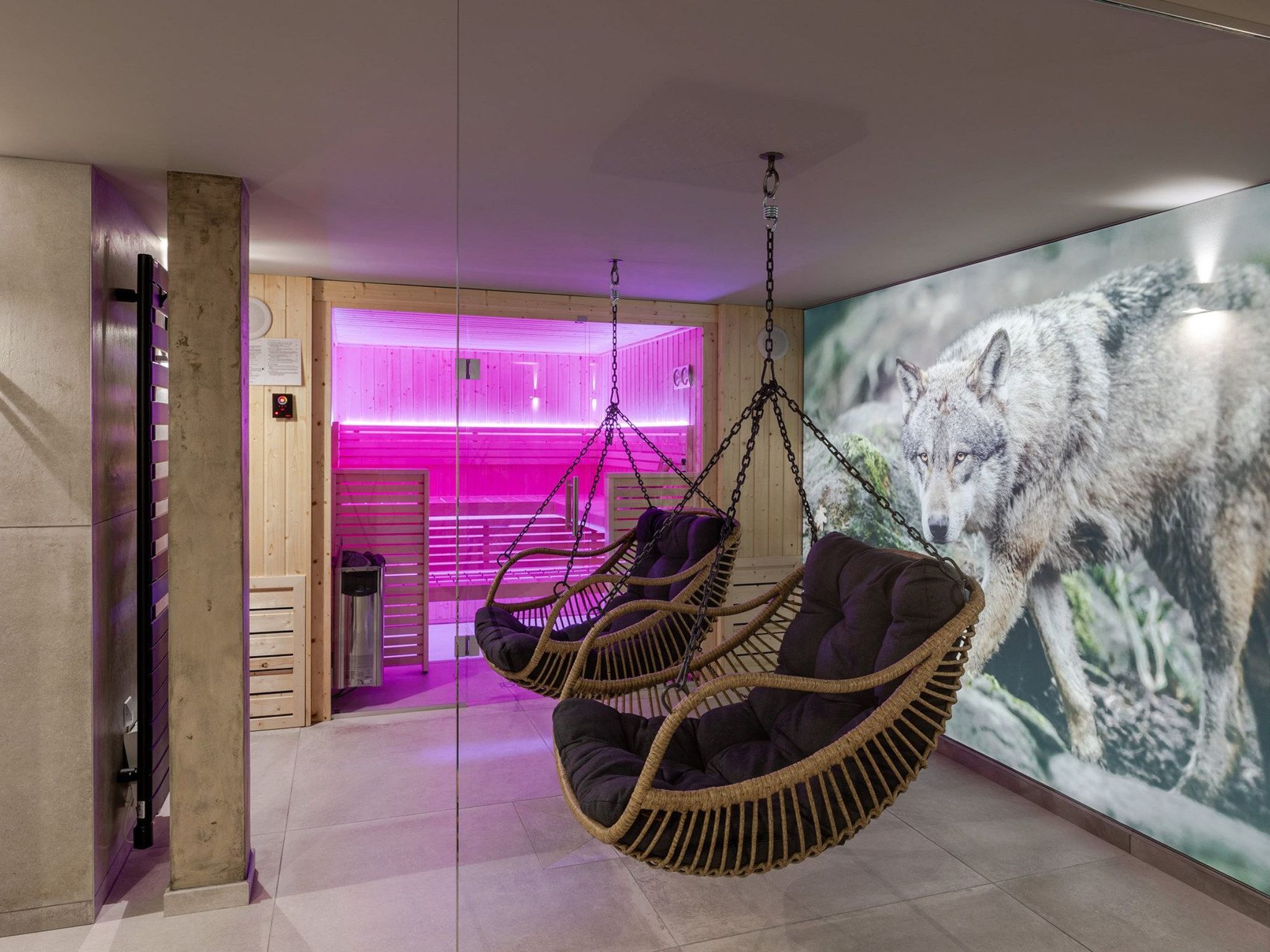 Photo of Loge aux Loups, Innenpool, Sauna, nahe am See