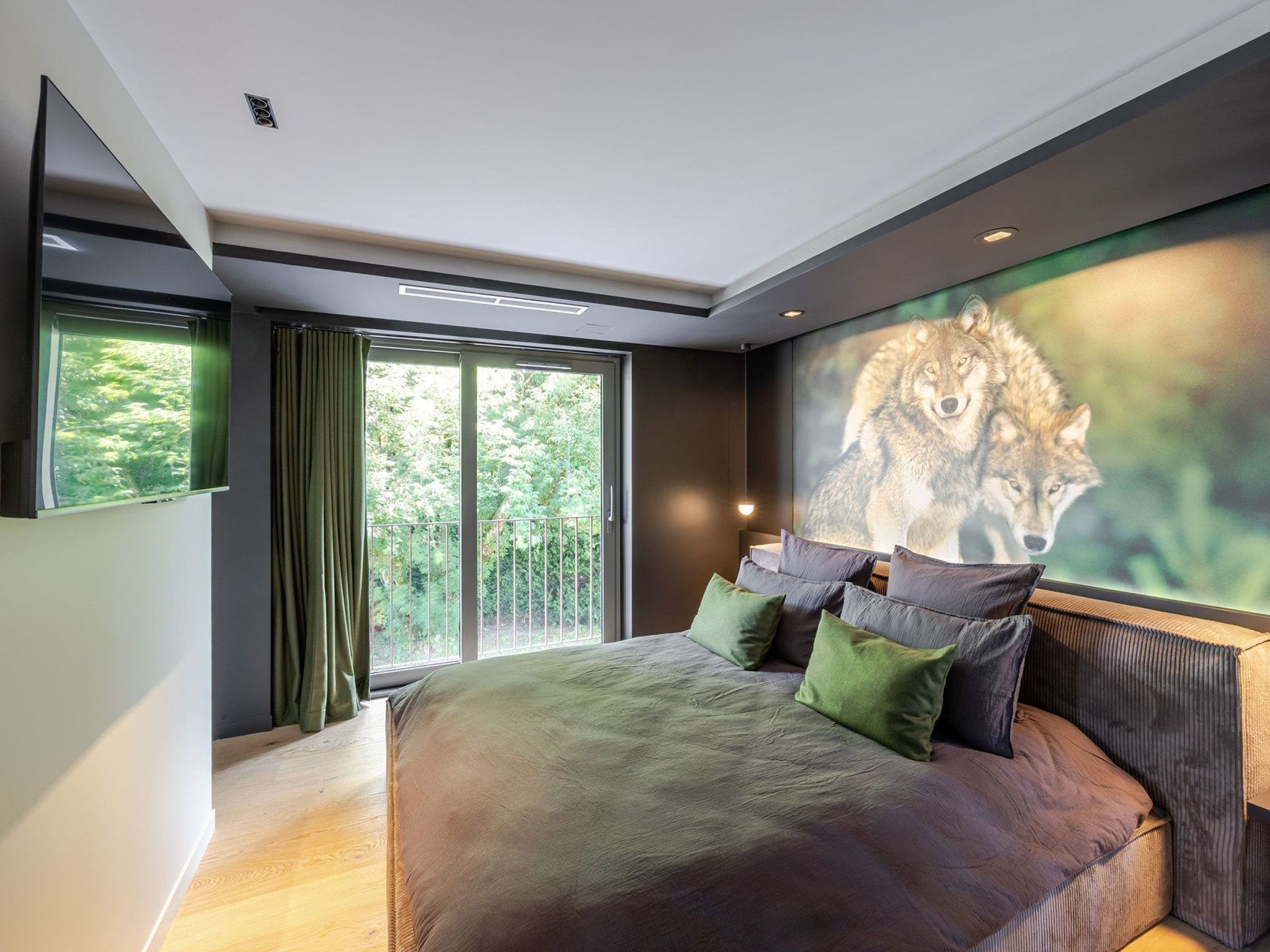 Photo of Loge aux Loups, Innenpool, Sauna, nahe am See