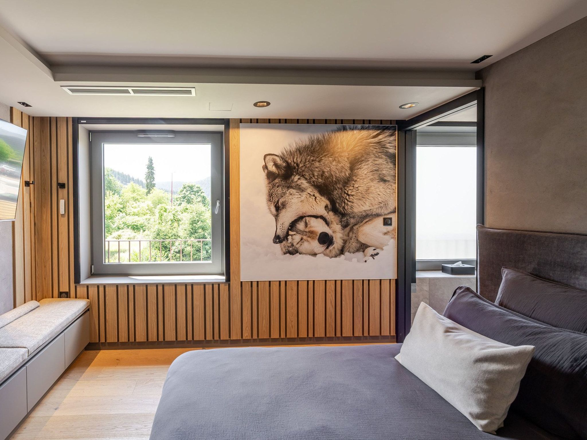 Photo of Loge aux Loups, Innenpool, Sauna, nahe am See