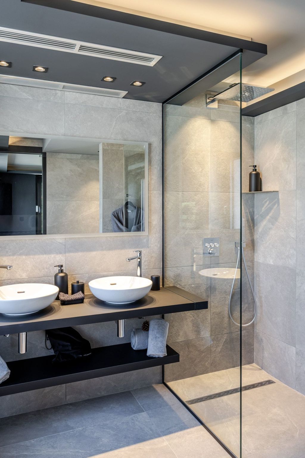 Photo of Loge aux Loups, Innenpool, Sauna, nahe am See