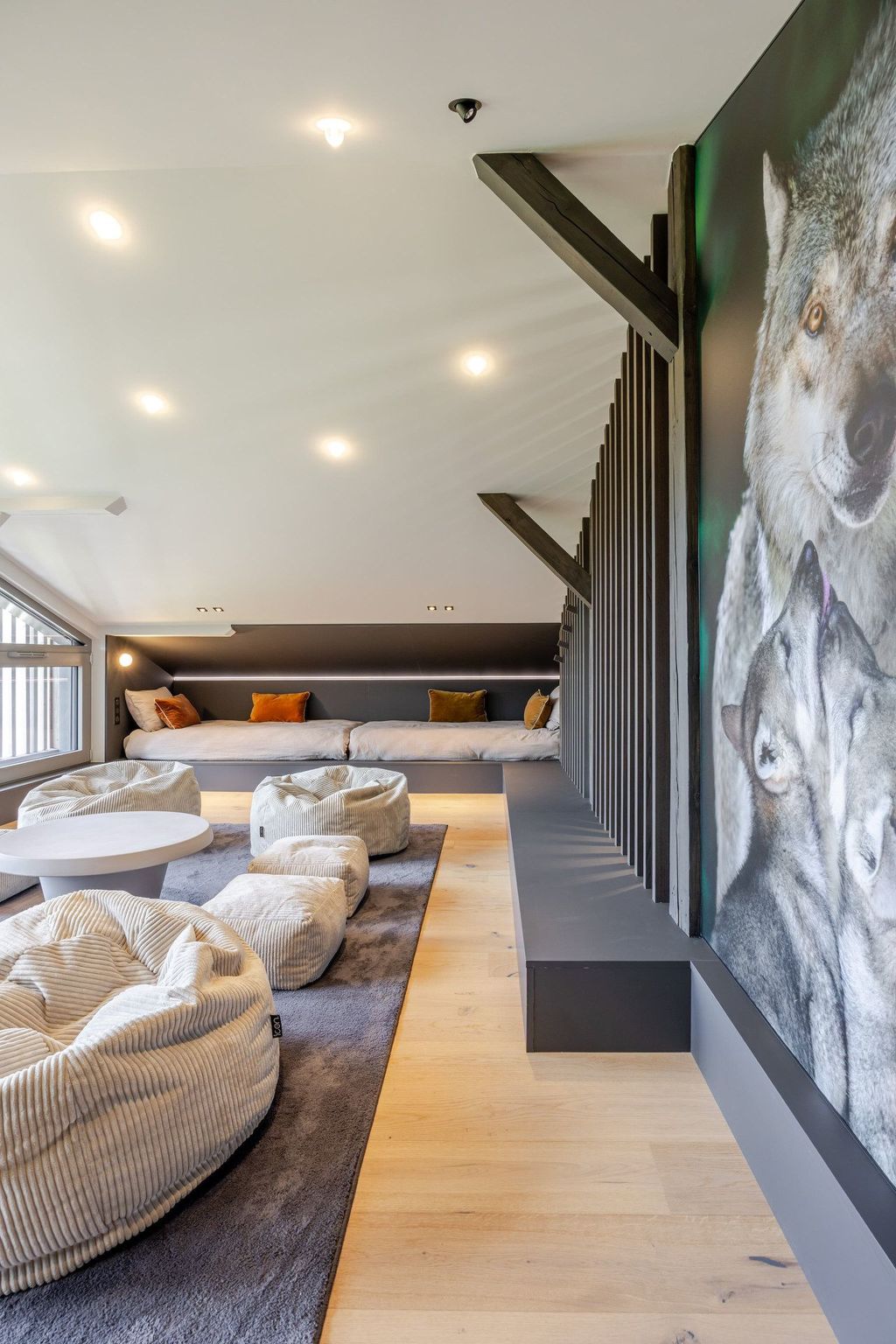 Photo of Loge aux Loups, Innenpool, Sauna, nahe am See