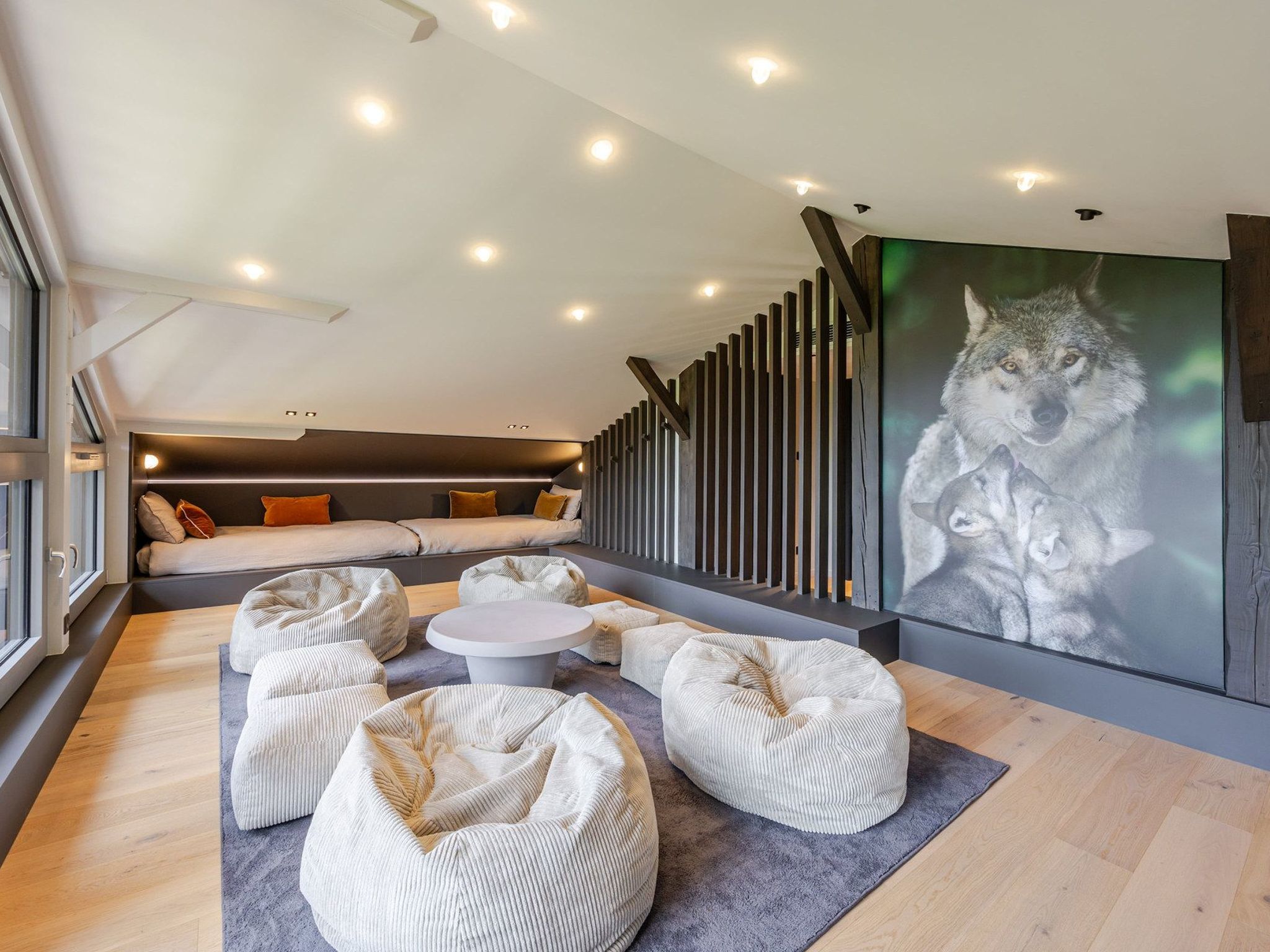 Photo of Loge aux Loups, Innenpool, Sauna, nahe am See