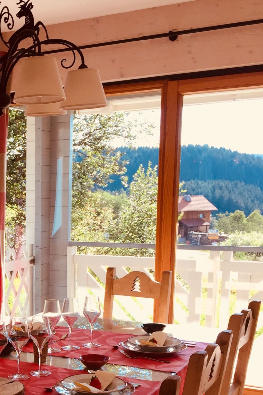 Chalet "Le Flocon Bleu" mit Blick auf das Wasser-Image-tags.info