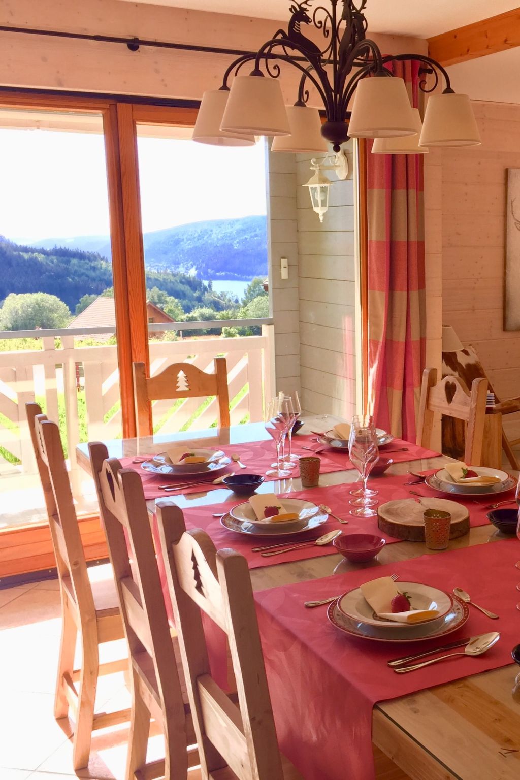 Chalet "Le Flocon Bleu" mit Blick auf das Wasser-Image-tags.info