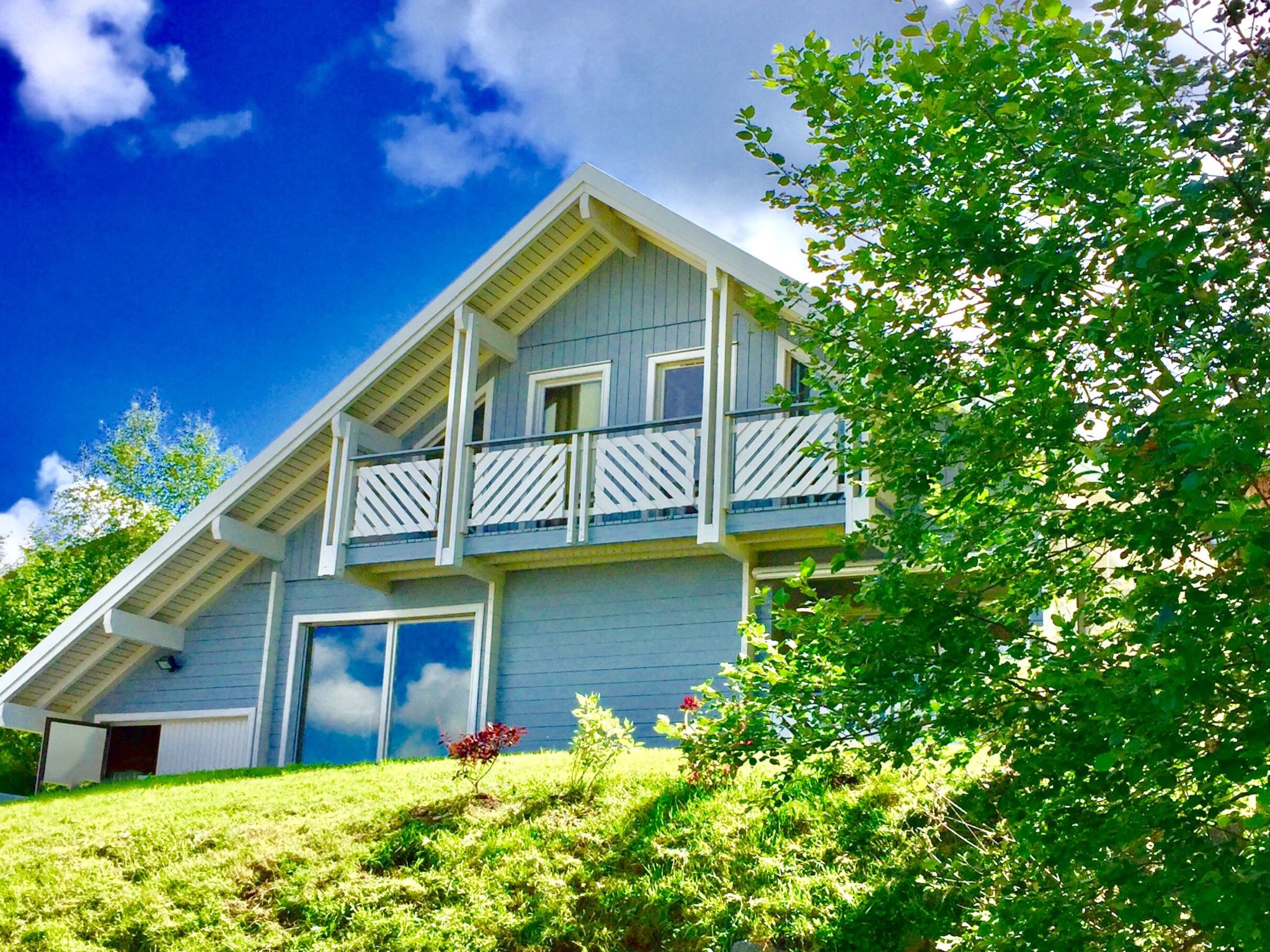 Chalet "Le Flocon Bleu" mit Blick auf das Wasser-Image-tags.info