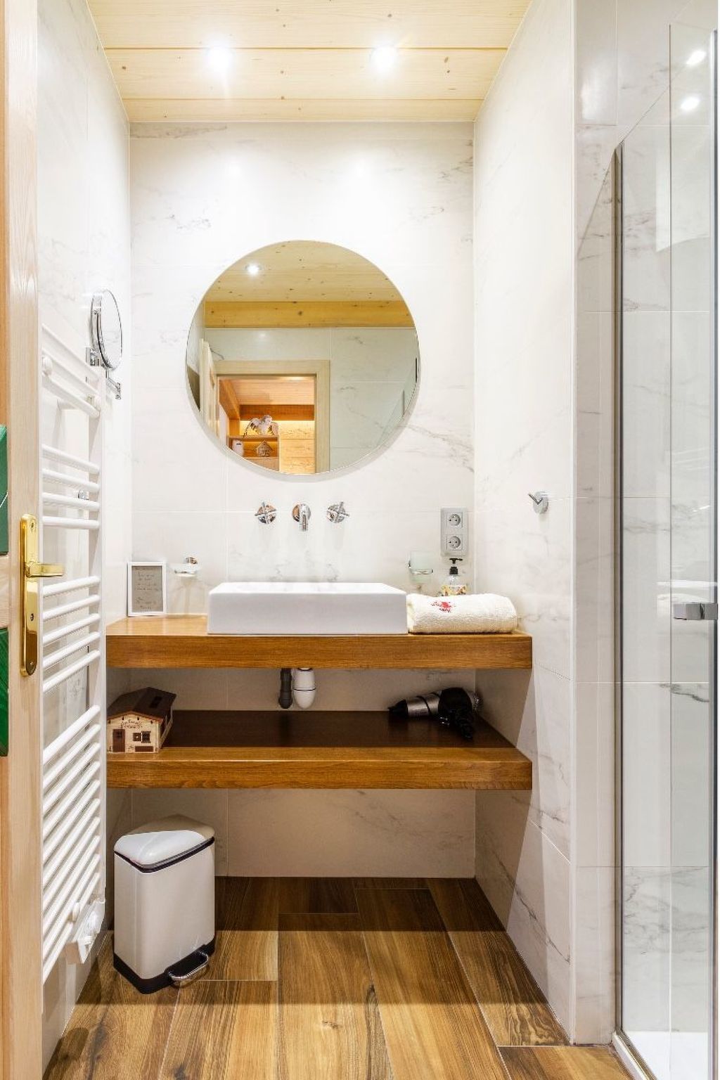 Chalet "Le Flocon Bleu" mit Blick auf das Wasser-Image-tags.info