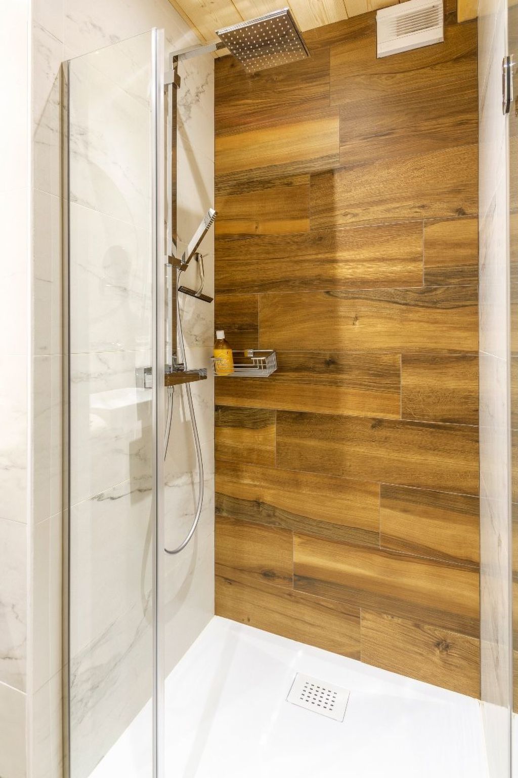 Chalet "Le Flocon Bleu" mit Blick auf das Wasser-Image-tags.info