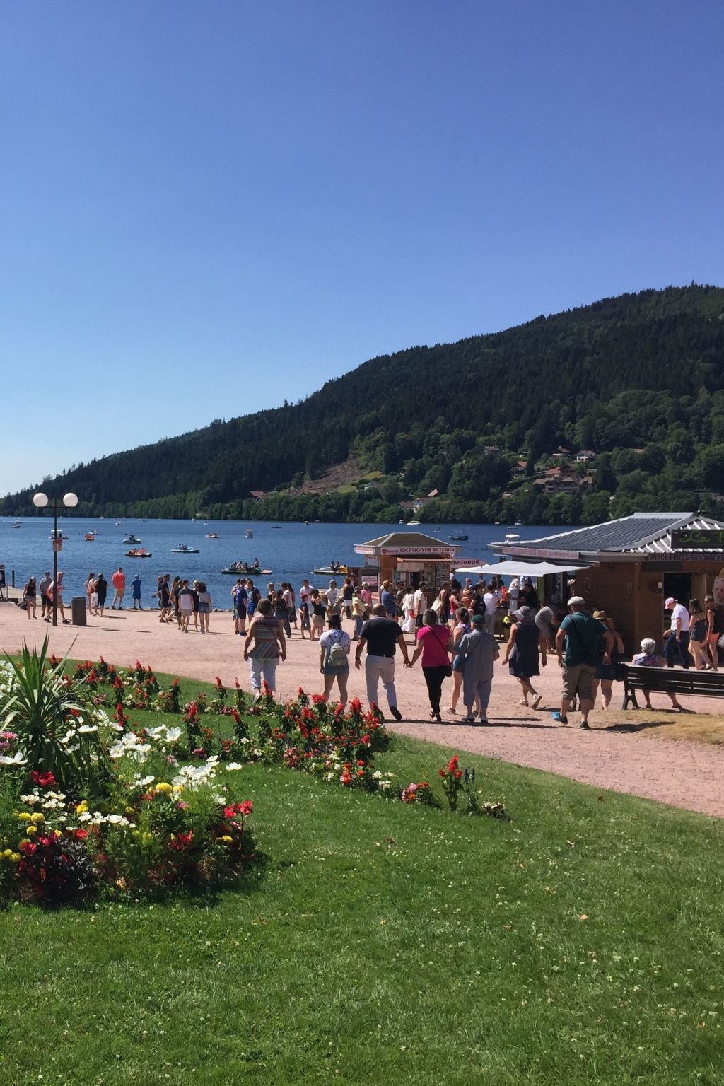 Chalet "Le Flocon Bleu" mit Blick auf das Wasser-Image-tags.info