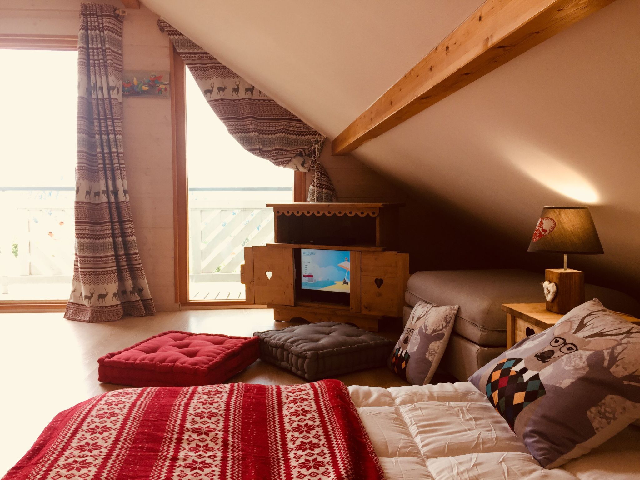 Chalet "Le Flocon Bleu" mit Blick auf das Wasser-Image-tags.info