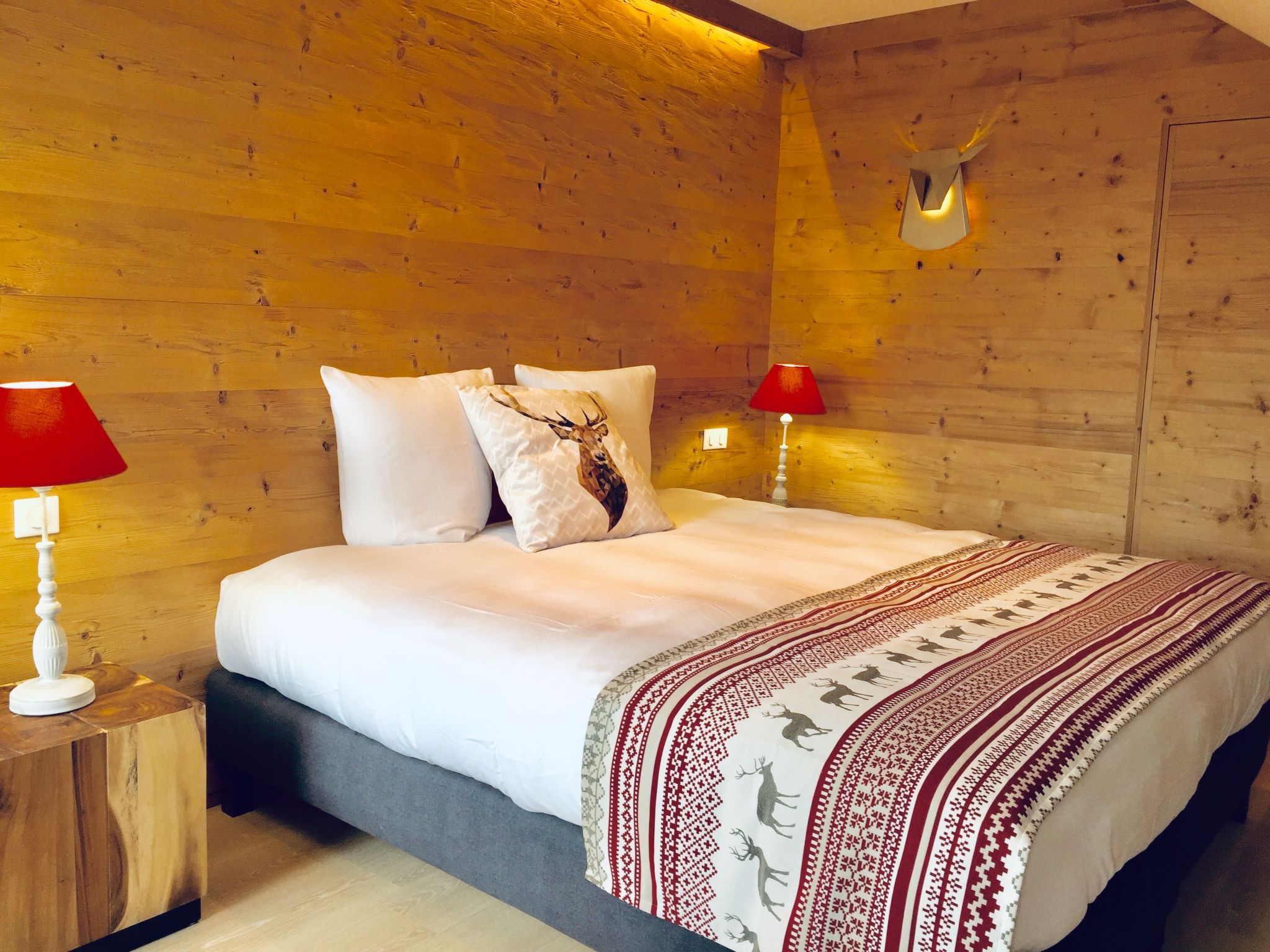 Chalet "Le Flocon Bleu" mit Blick auf das Wasser-Image-tags.info