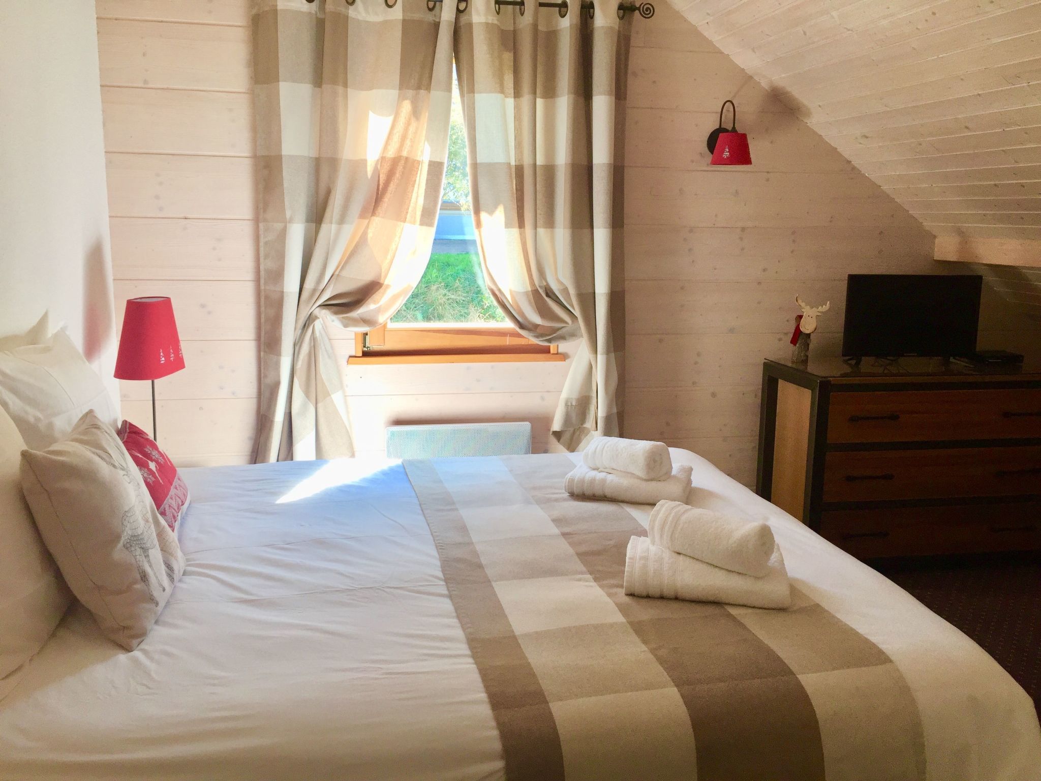 Chalet "Le Flocon Bleu" mit Blick auf das Wasser-Image-tags.info