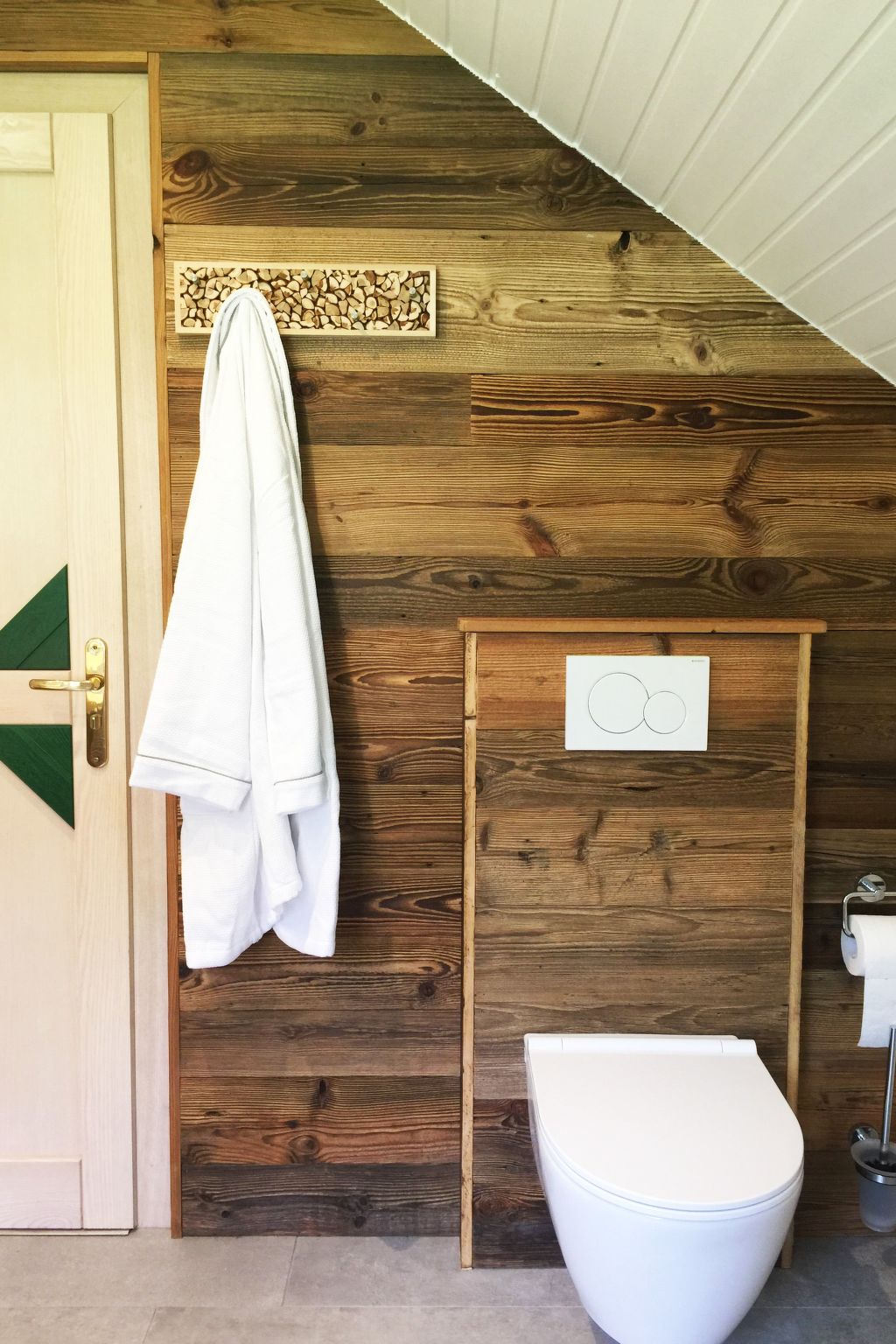 Chalet "Le Flocon Bleu" mit Blick auf das Wasser-Image-tags.info