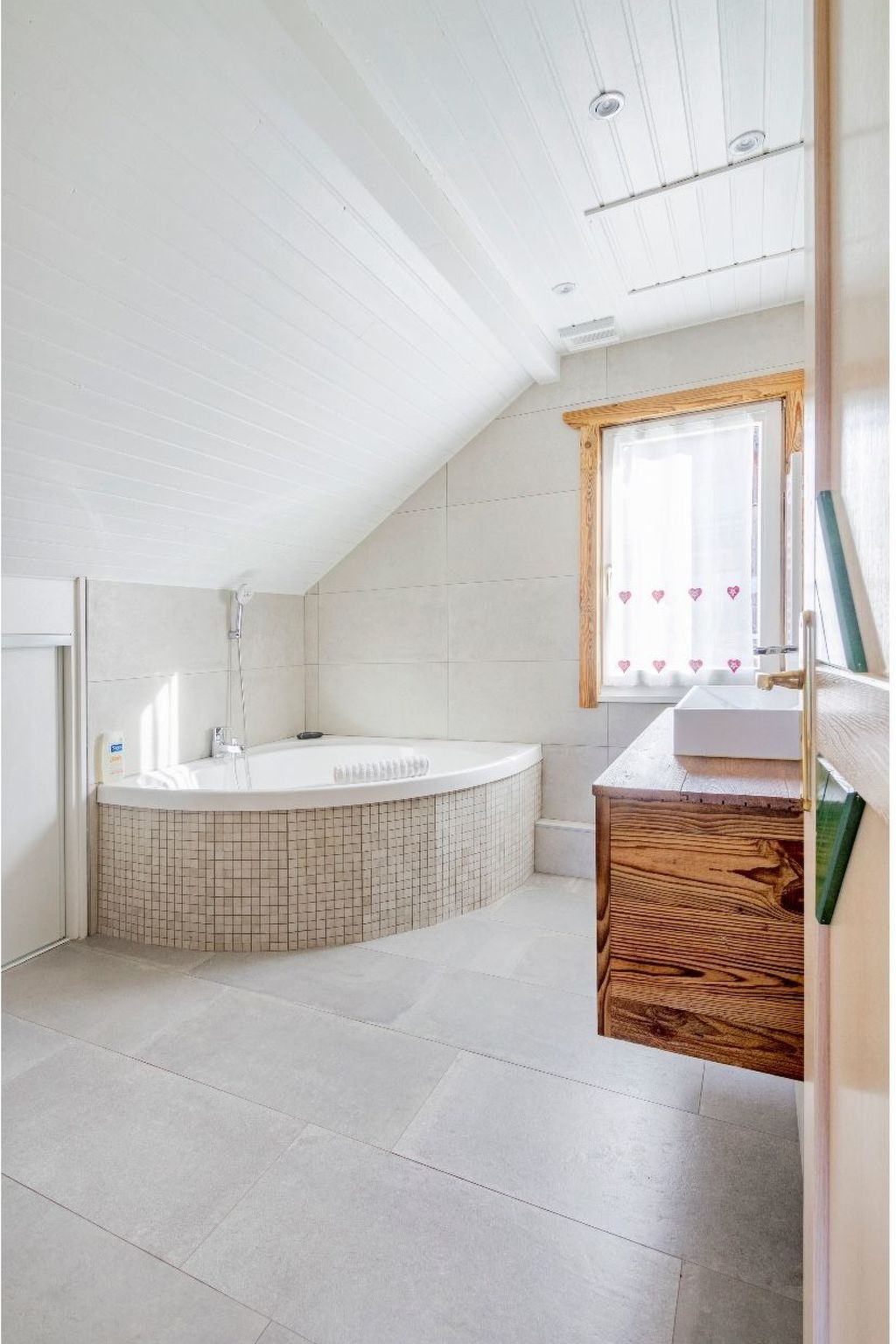 Chalet "Le Flocon Bleu" mit Blick auf das Wasser-Image-tags.info