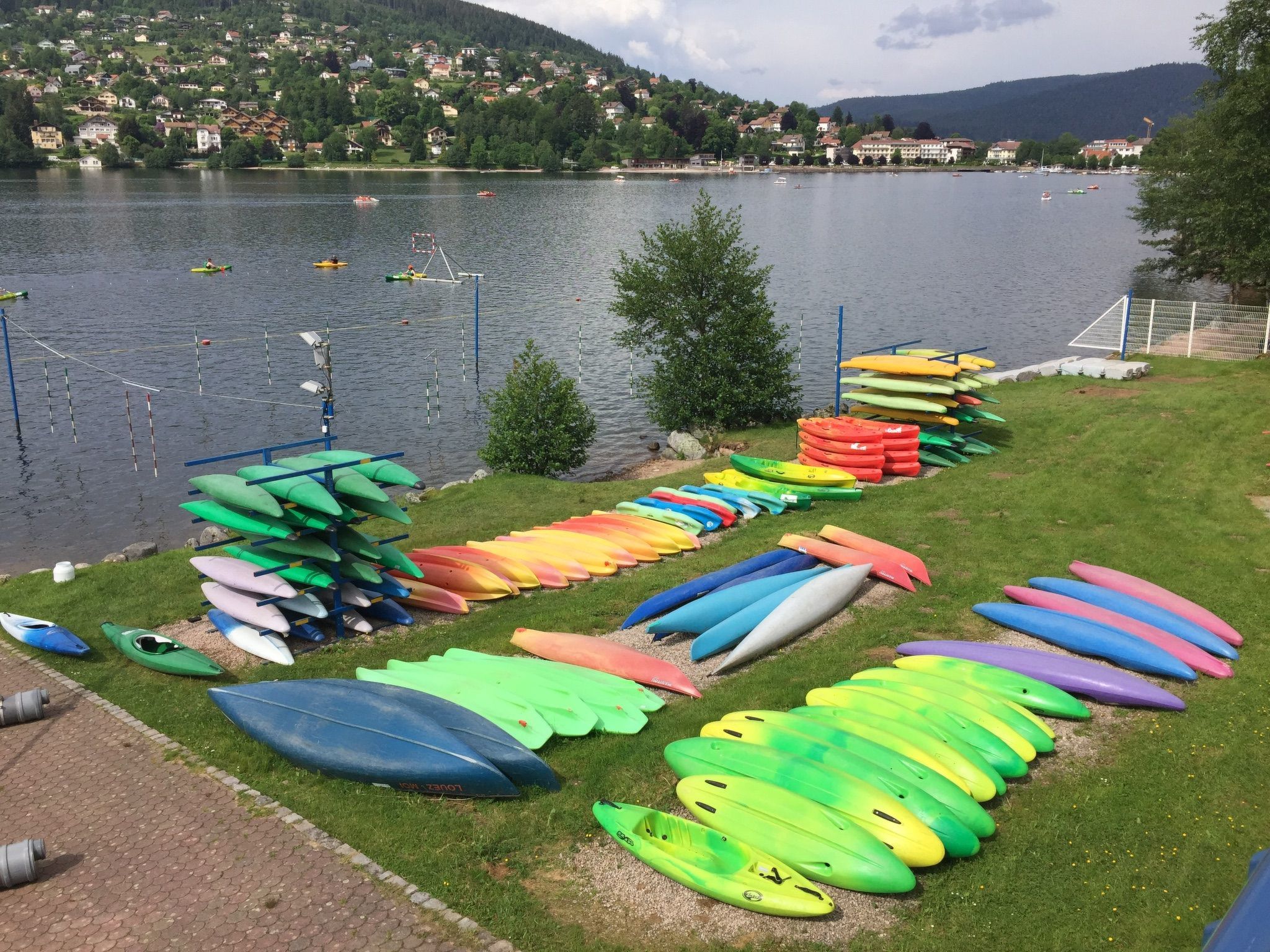 Chalet "Le Flocon Bleu" mit Blick auf das Wasser-Image-tags.info