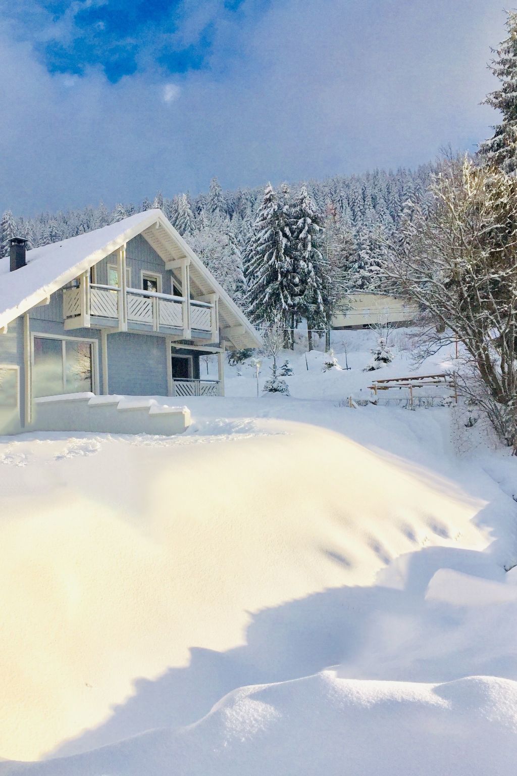 Chalet "Le Flocon Bleu" mit Blick auf das Wasser-Image-tags.info