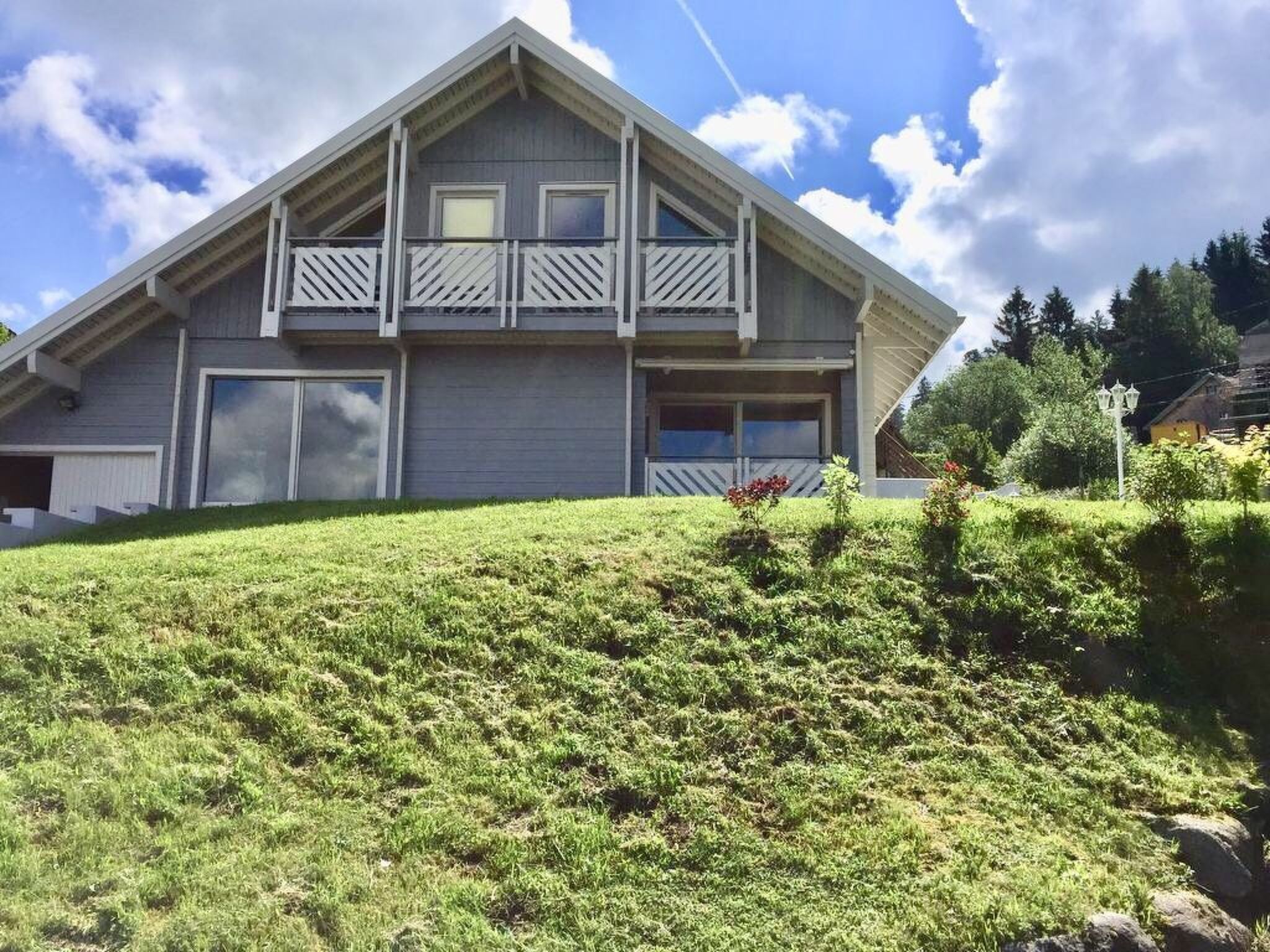 Chalet "Le Flocon Bleu" mit Blick auf das Wasser-Image-tags.info