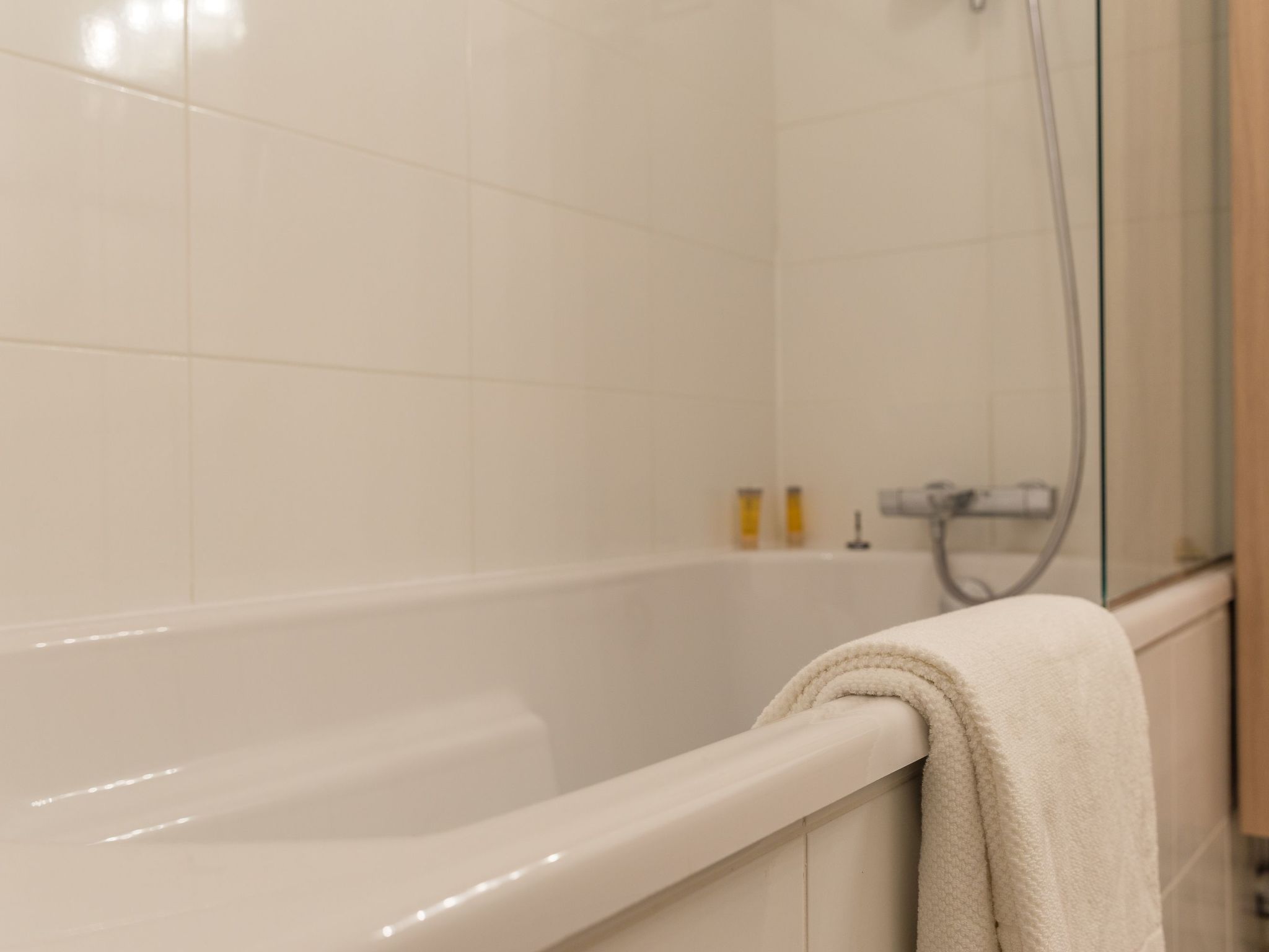 Mit zwei Garagenstellplätzen-Binnen