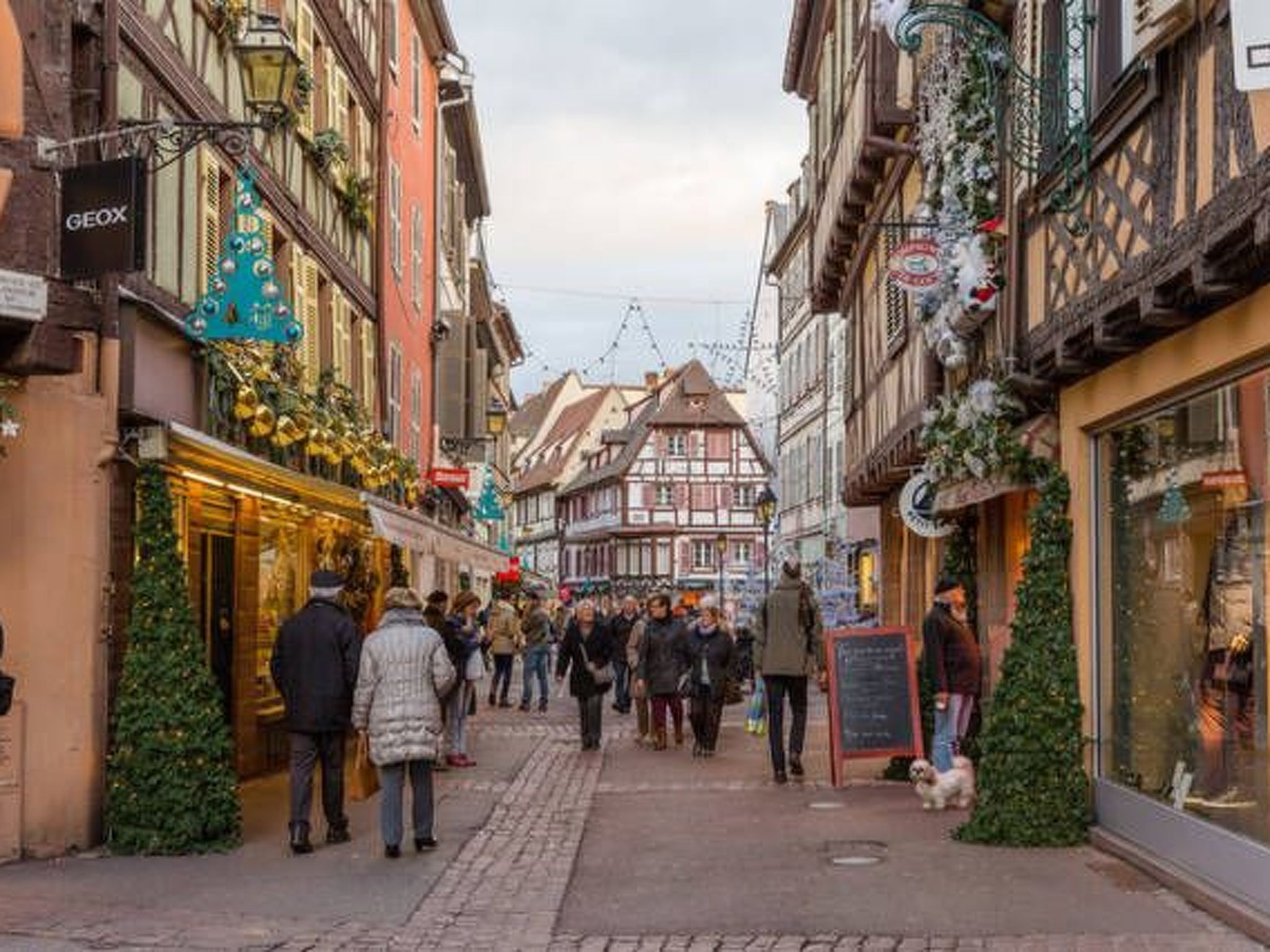 Mit zwei Garagenstellplätzen-Binnen