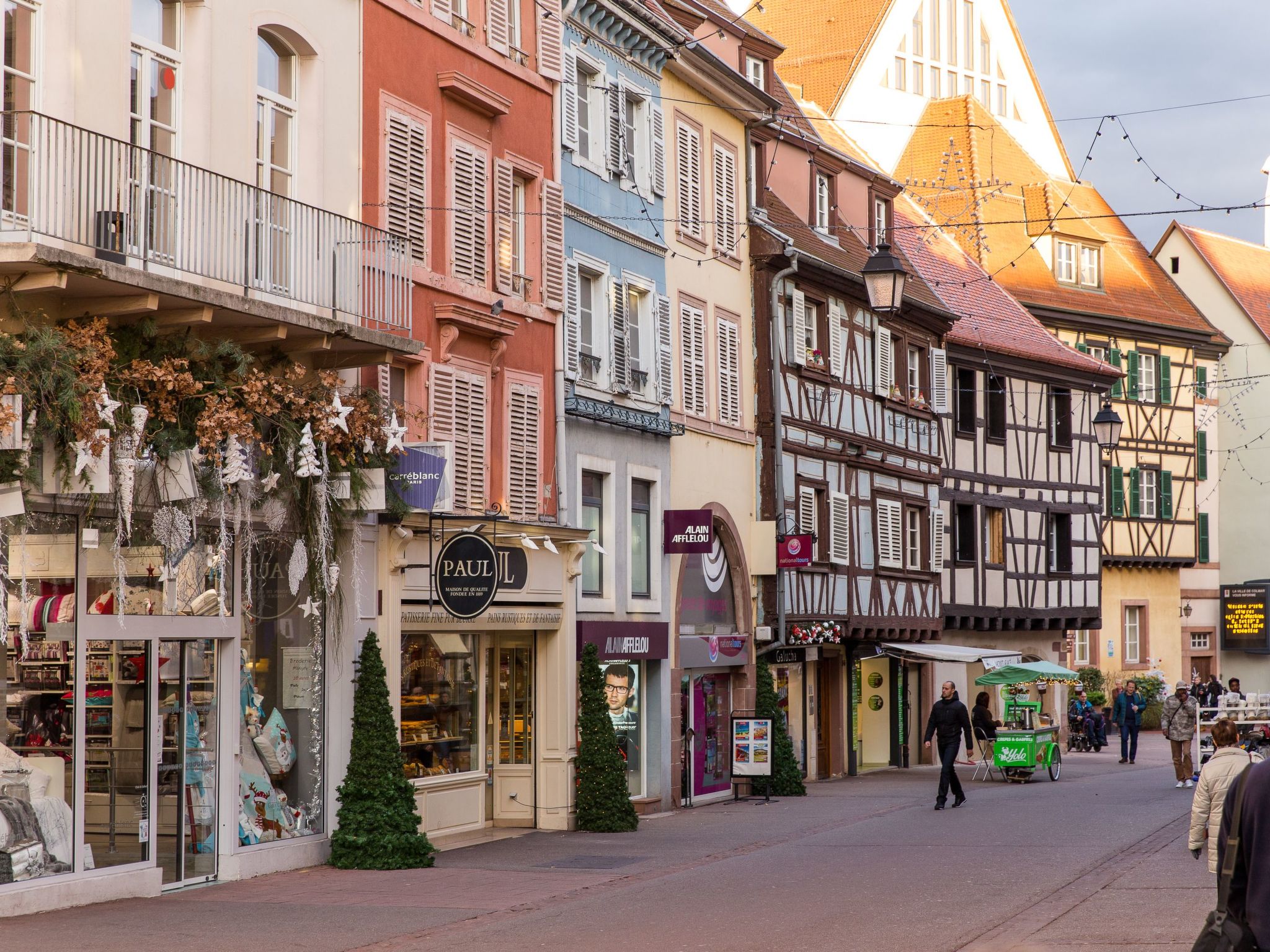 Mit zwei Garagenstellplätzen-Binnen