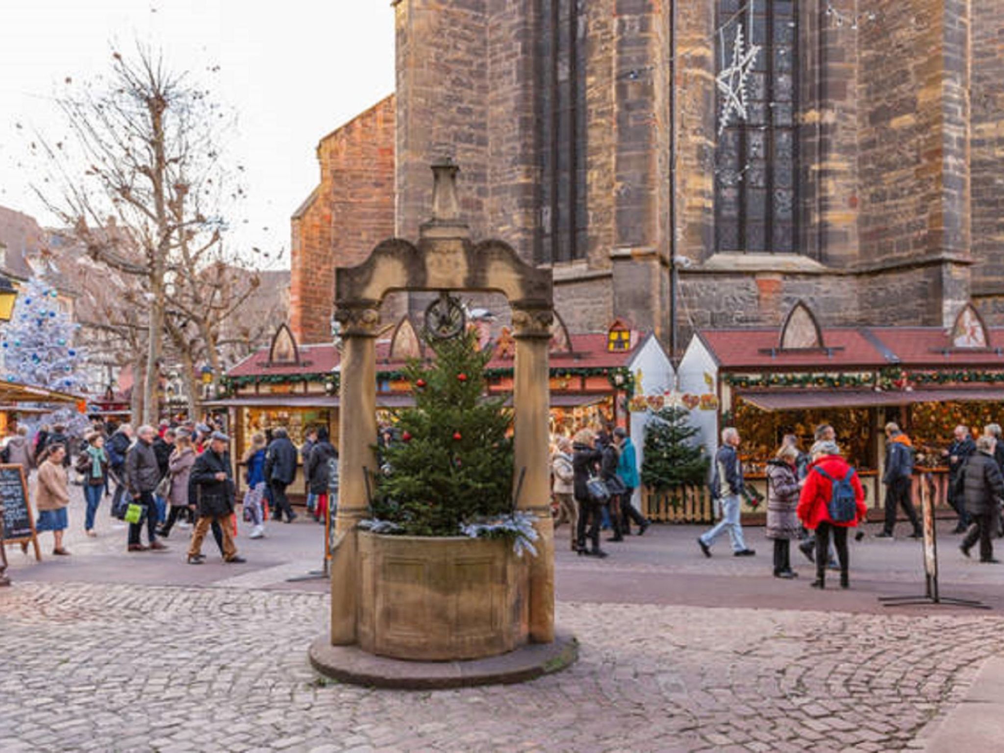 Mit zwei Garagenstellplätzen-Binnen