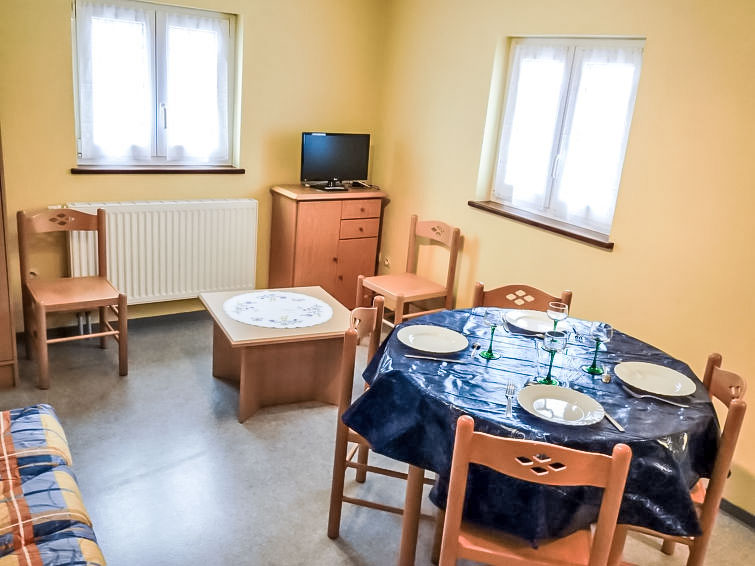 Search and Stay destination Marckolsheim, Grand Est - France from AU$ 165. Résidence jaune et rose