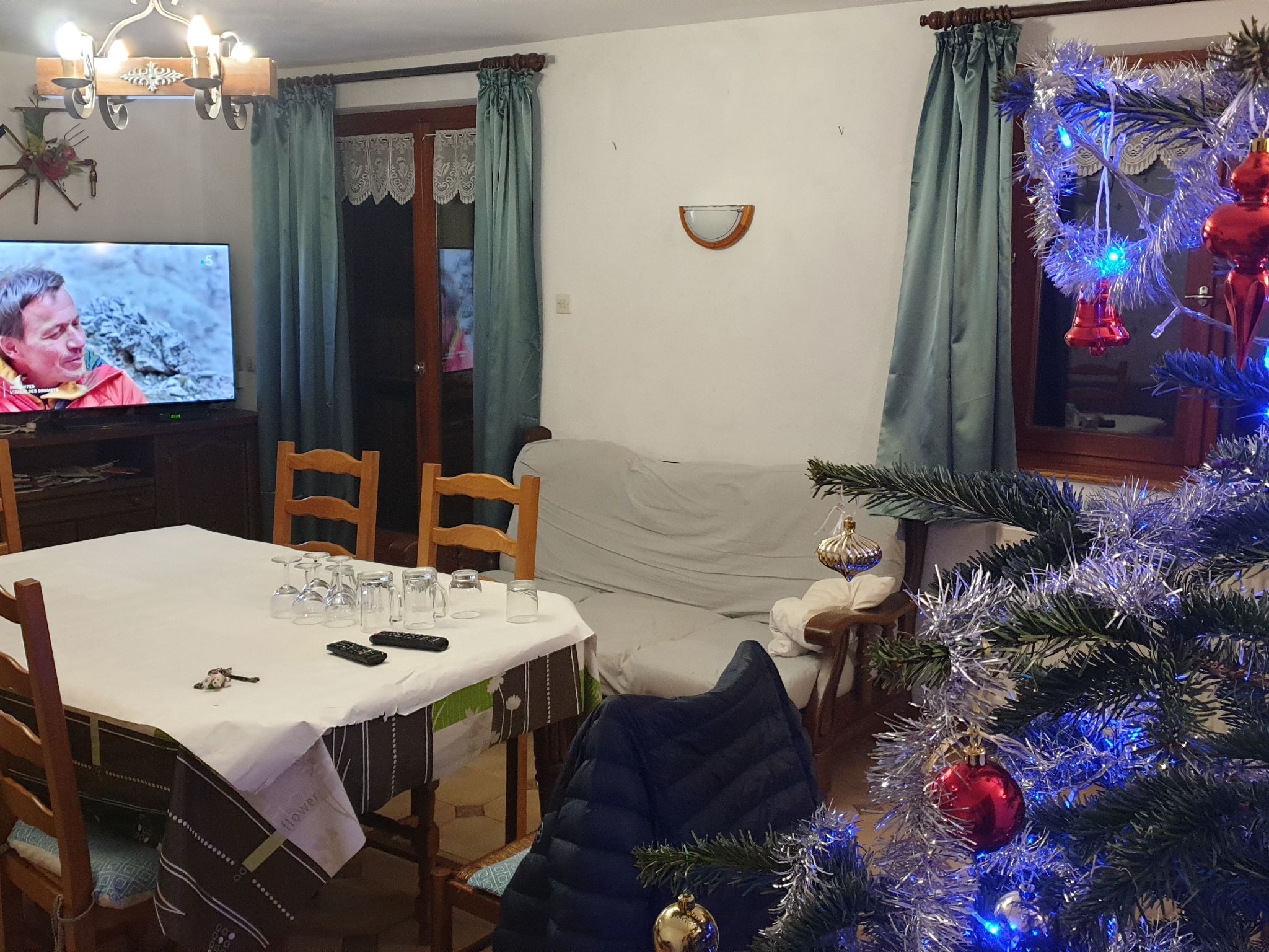 Mit Balkon, Garten und Talblick-Binnen