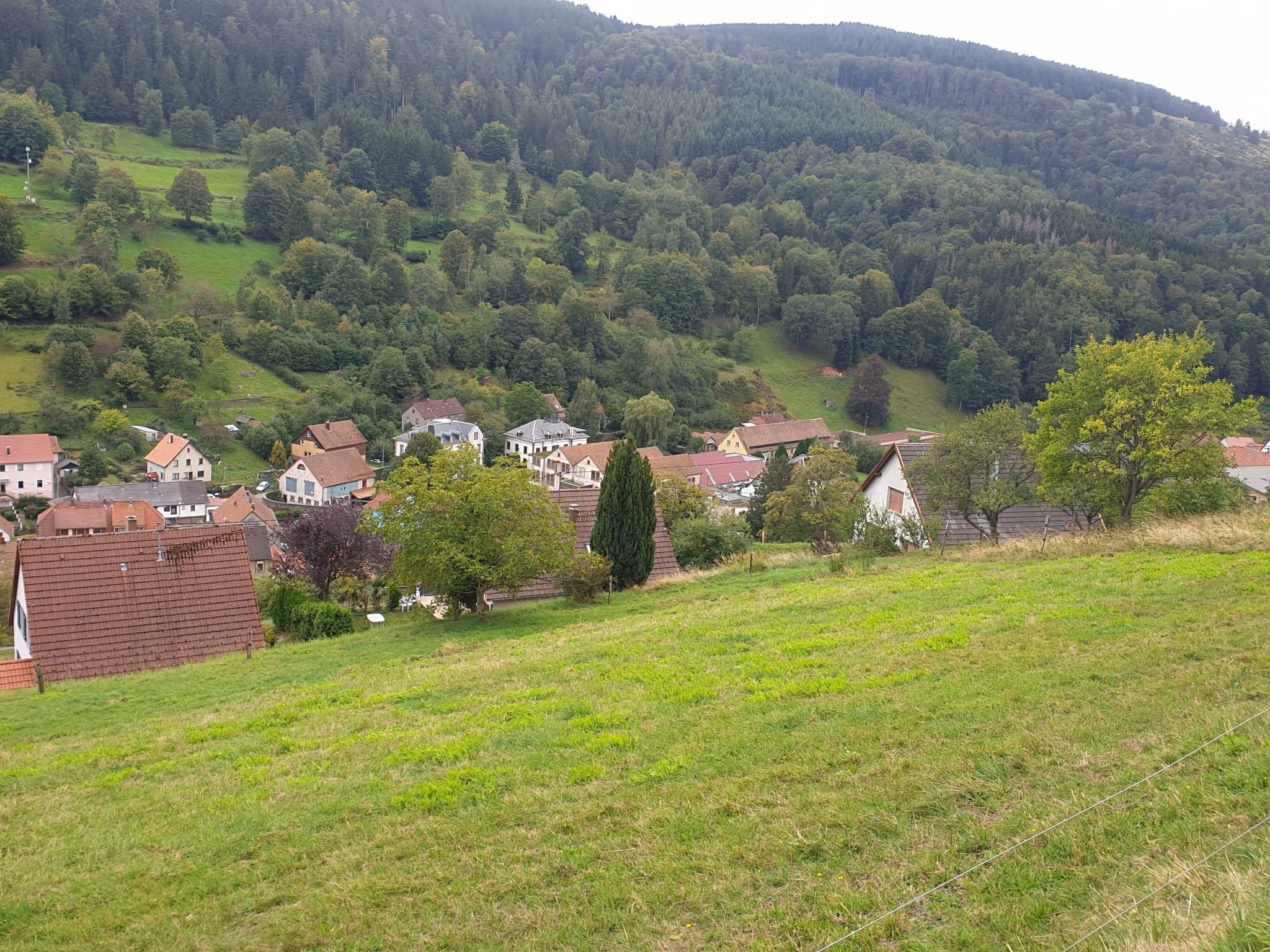 Mit Balkon, Garten und Talblick-Binnen