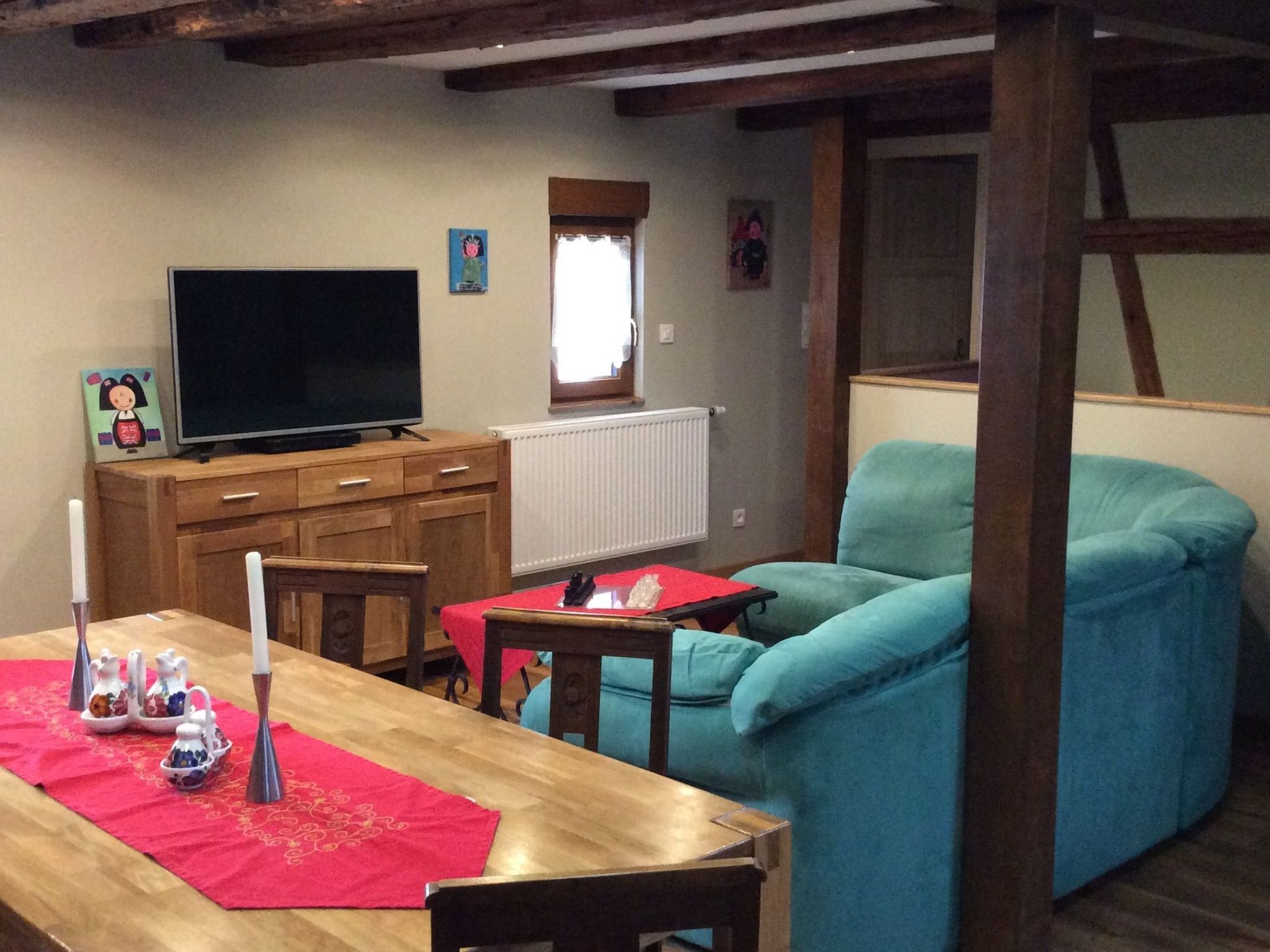 Dorfhaus mit Privatparkplatz-Binnen