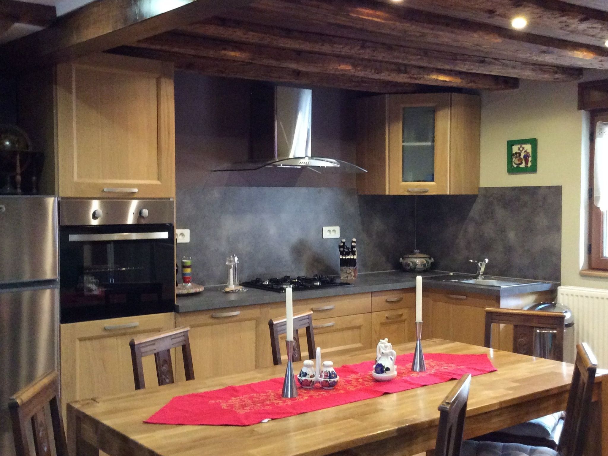 Dorfhaus mit Privatparkplatz-Binnen