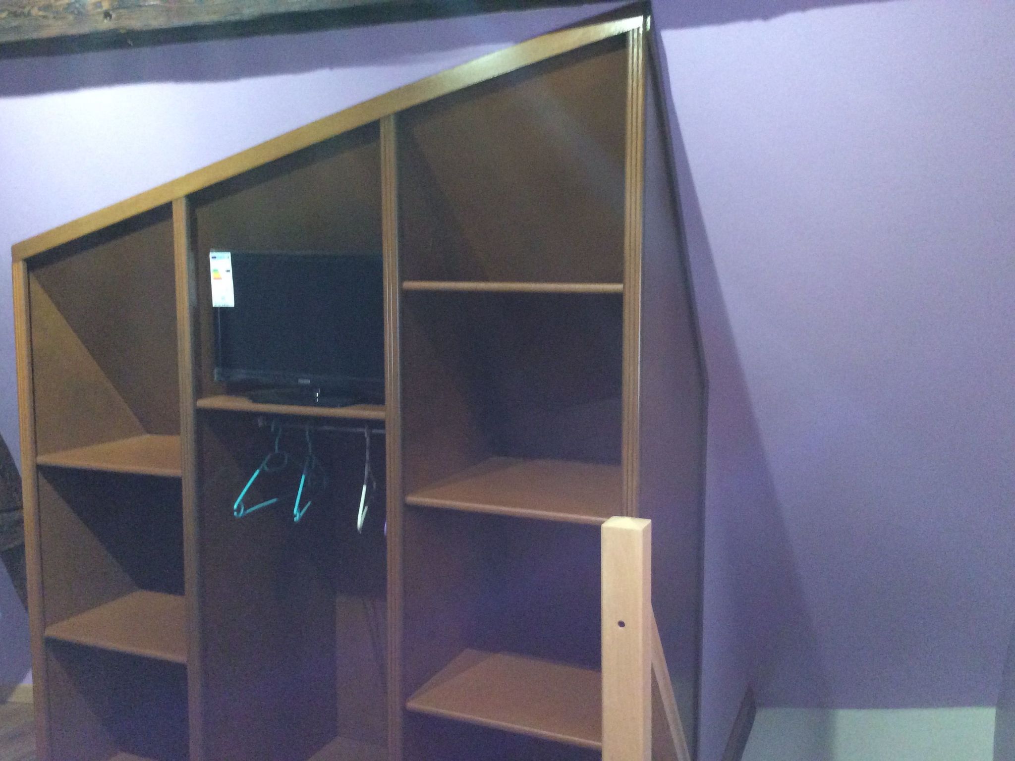 Dorfhaus mit Privatparkplatz-Binnen