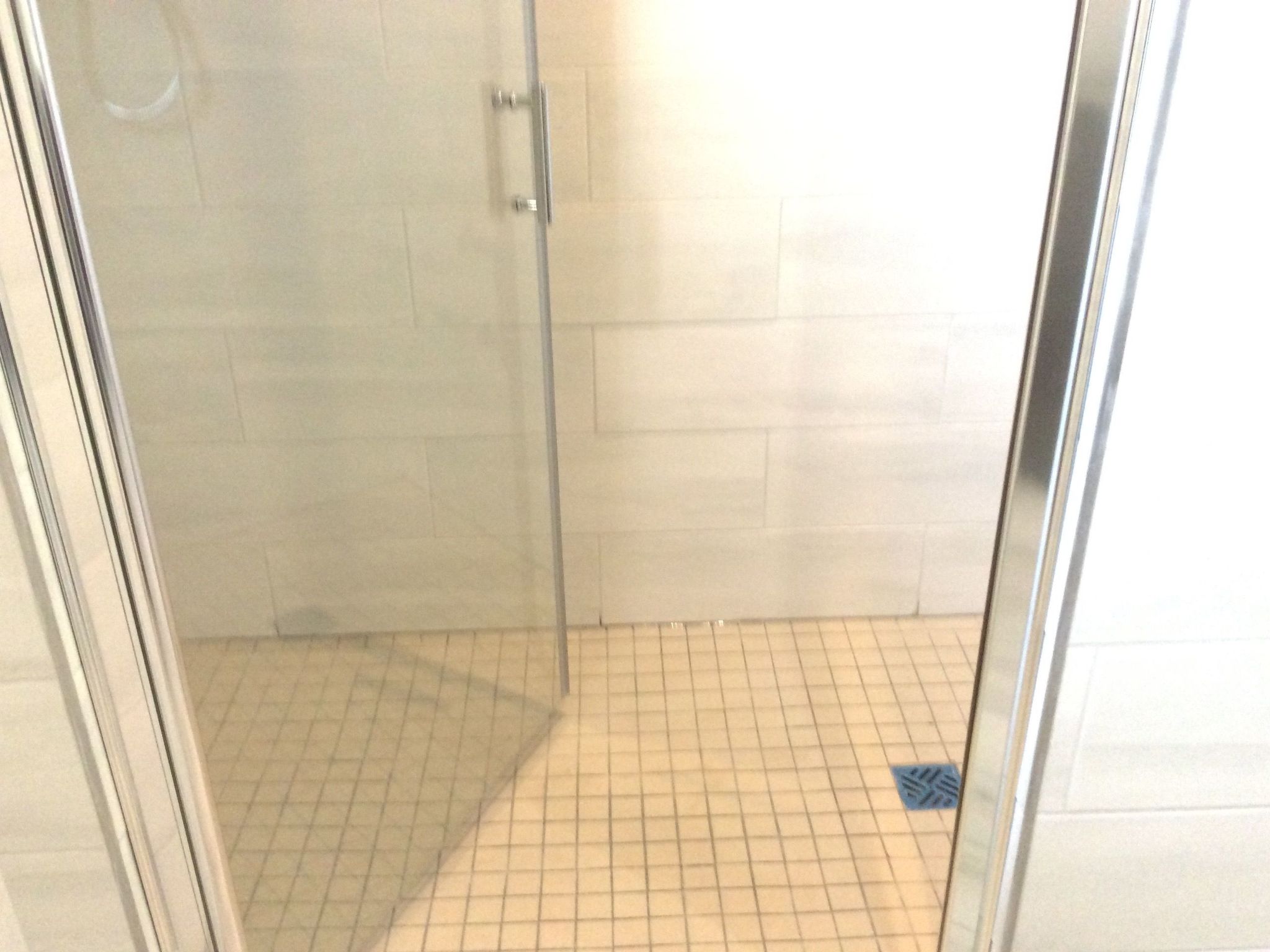 Dorfhaus mit Privatparkplatz-Binnen