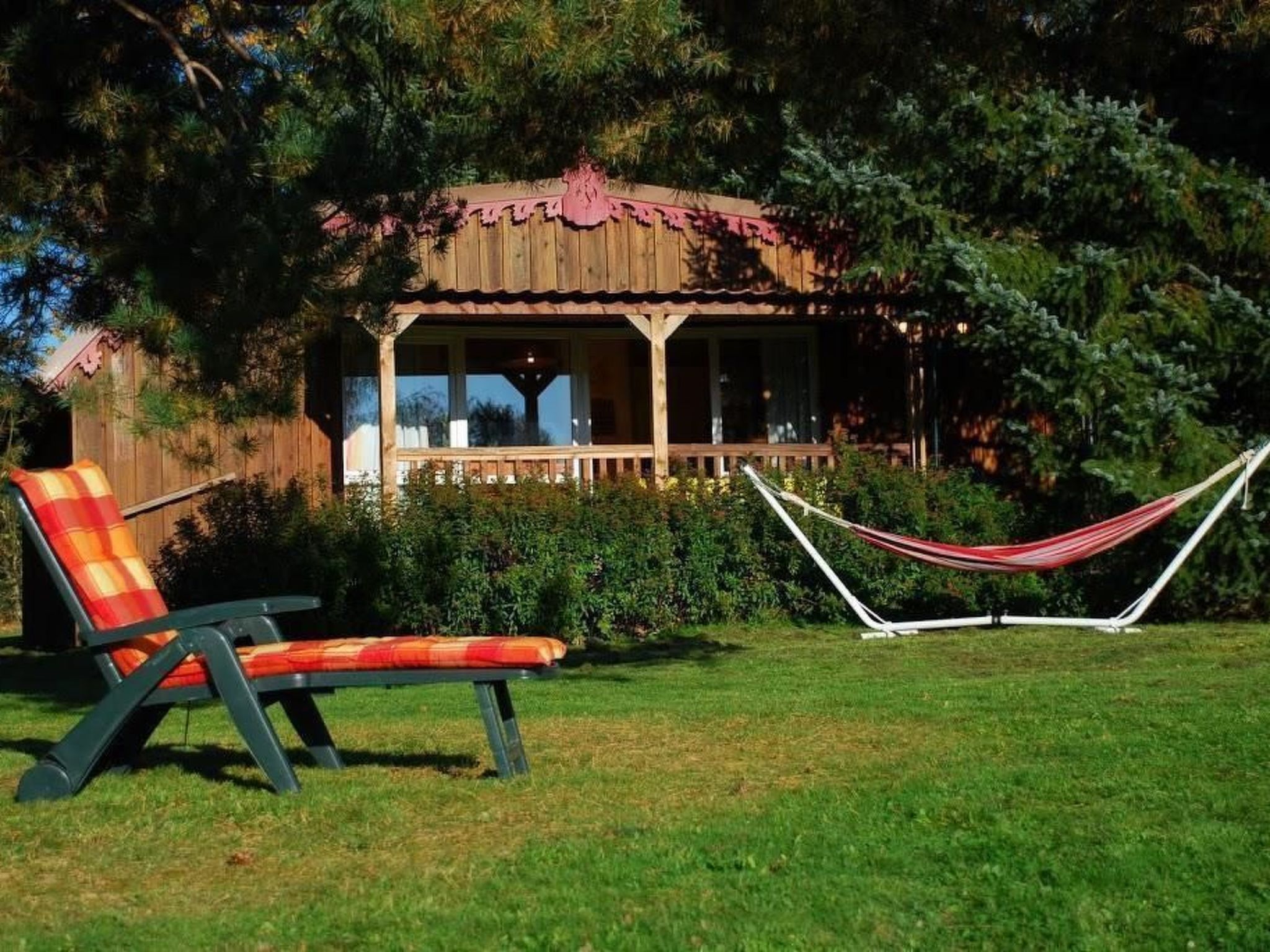 Charmantes Ferienhaus mit gemeinsamem Grill-Dedans