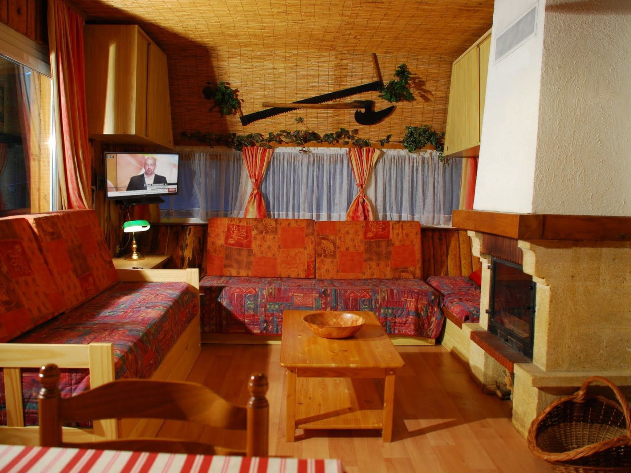 Charmantes Ferienhaus mit gemeinsamem Grill-Dedans