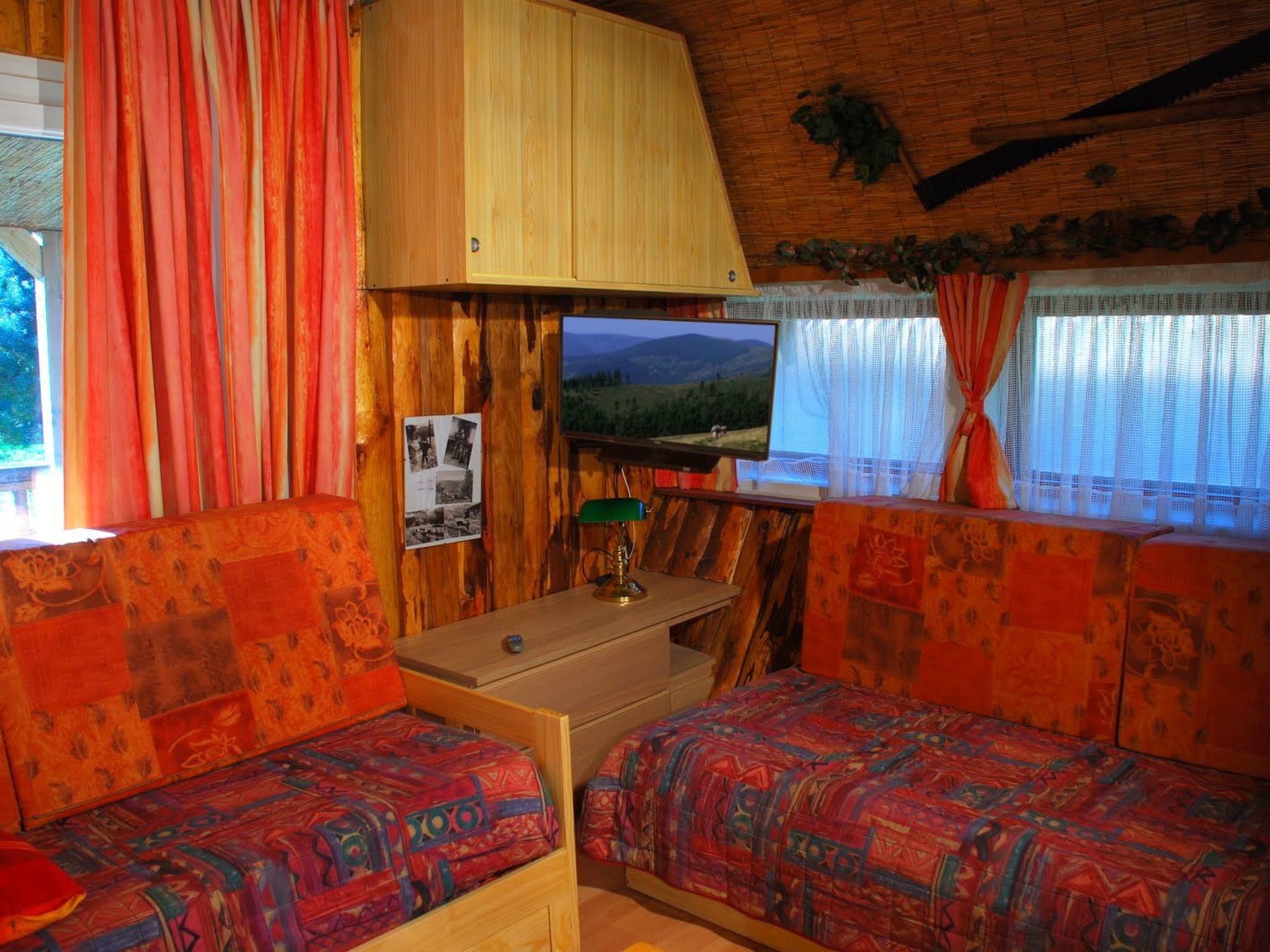 Charmantes Ferienhaus mit gemeinsamem Grill-Dedans