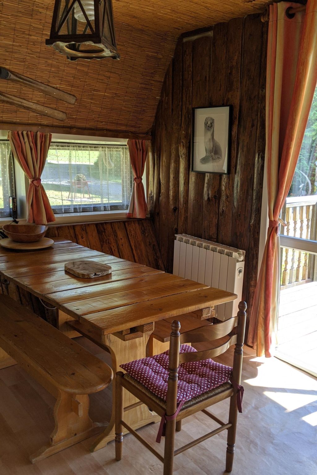 Charmantes Ferienhaus mit gemeinsamem Grill-Dedans