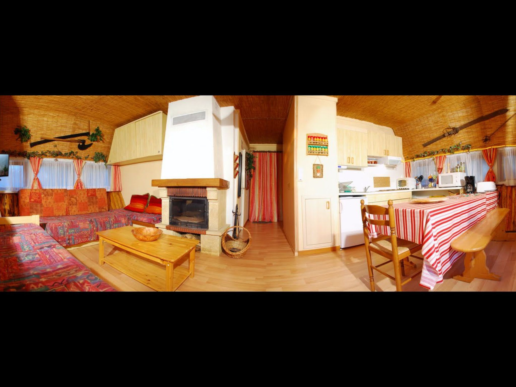 Charmantes Ferienhaus mit gemeinsamem Grill-Dedans