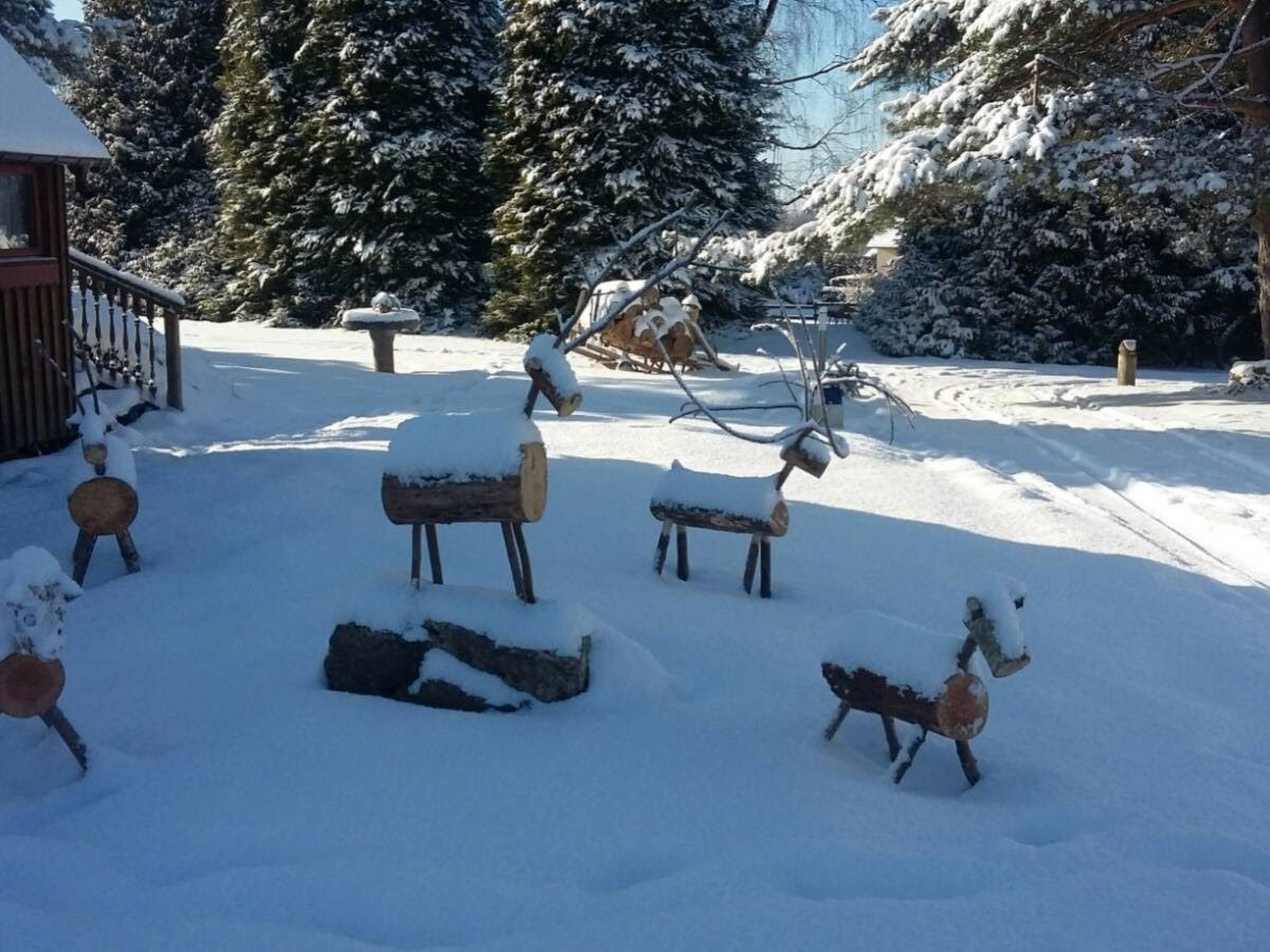 Charmantes Ferienhaus mit gemeinsamem Grill-Dedans